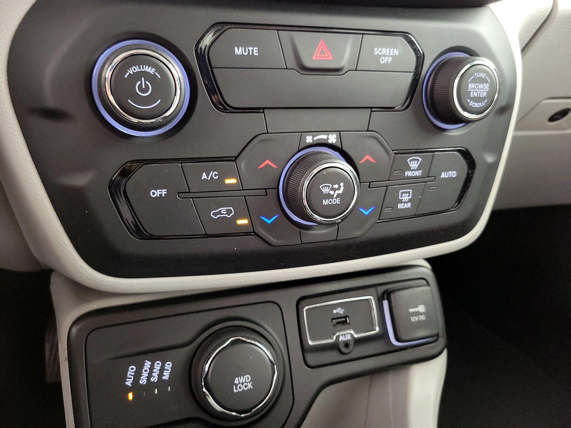 Thumbnail: 2018 Jeep Renegade - 16