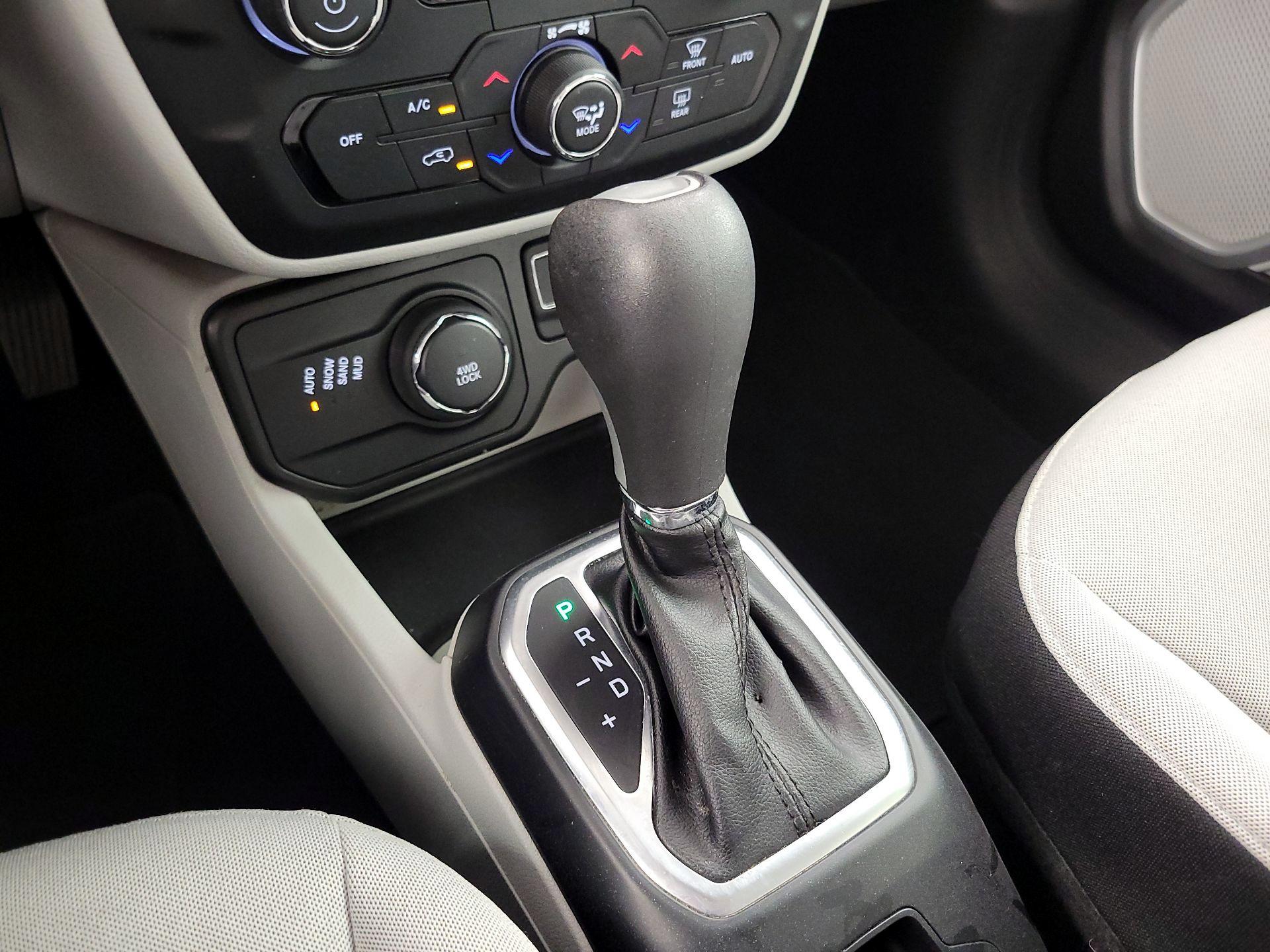 Thumbnail: 2018 Jeep Renegade - 17