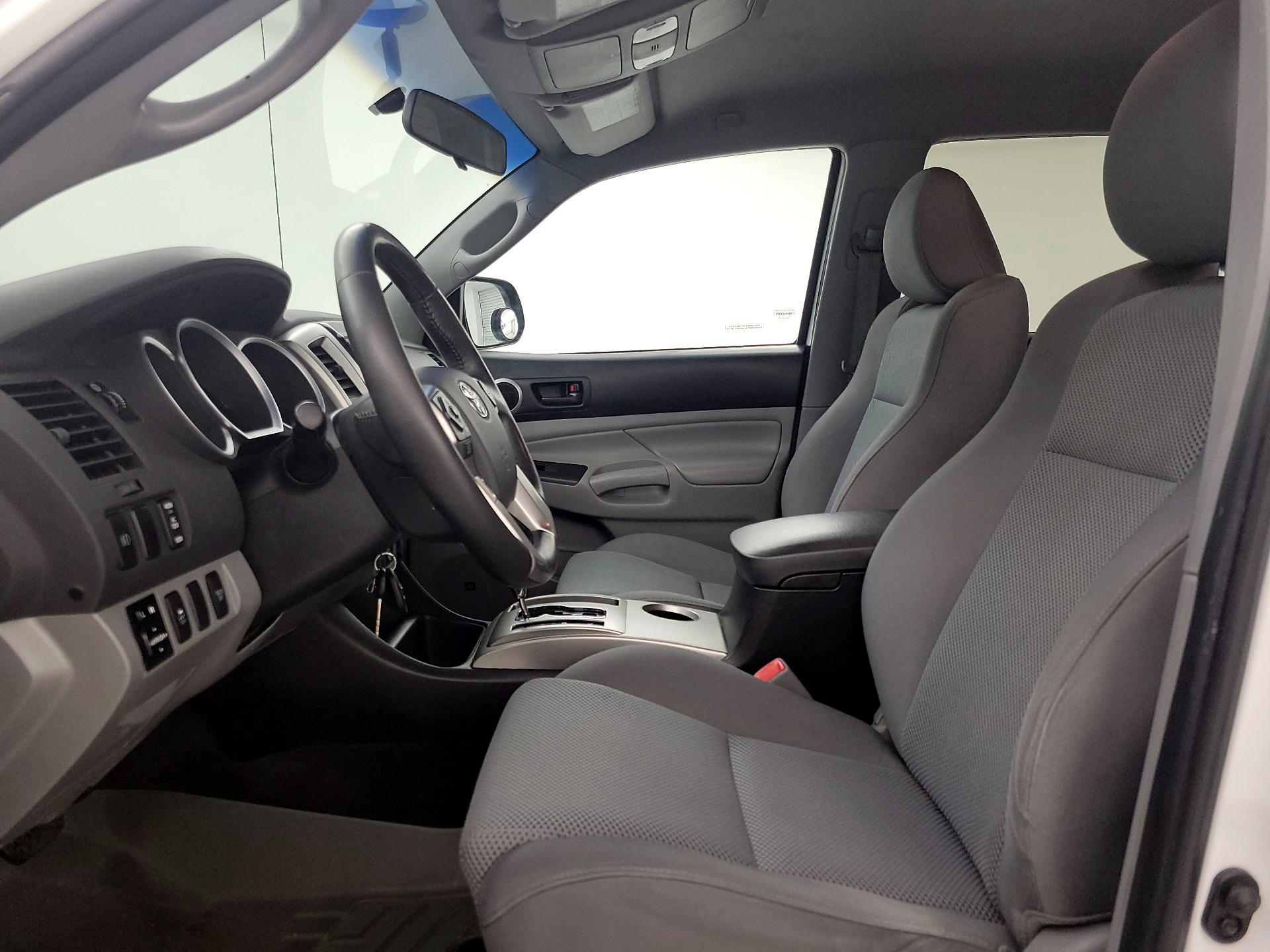 Thumbnail: 2015 Toyota Tacoma - 11
