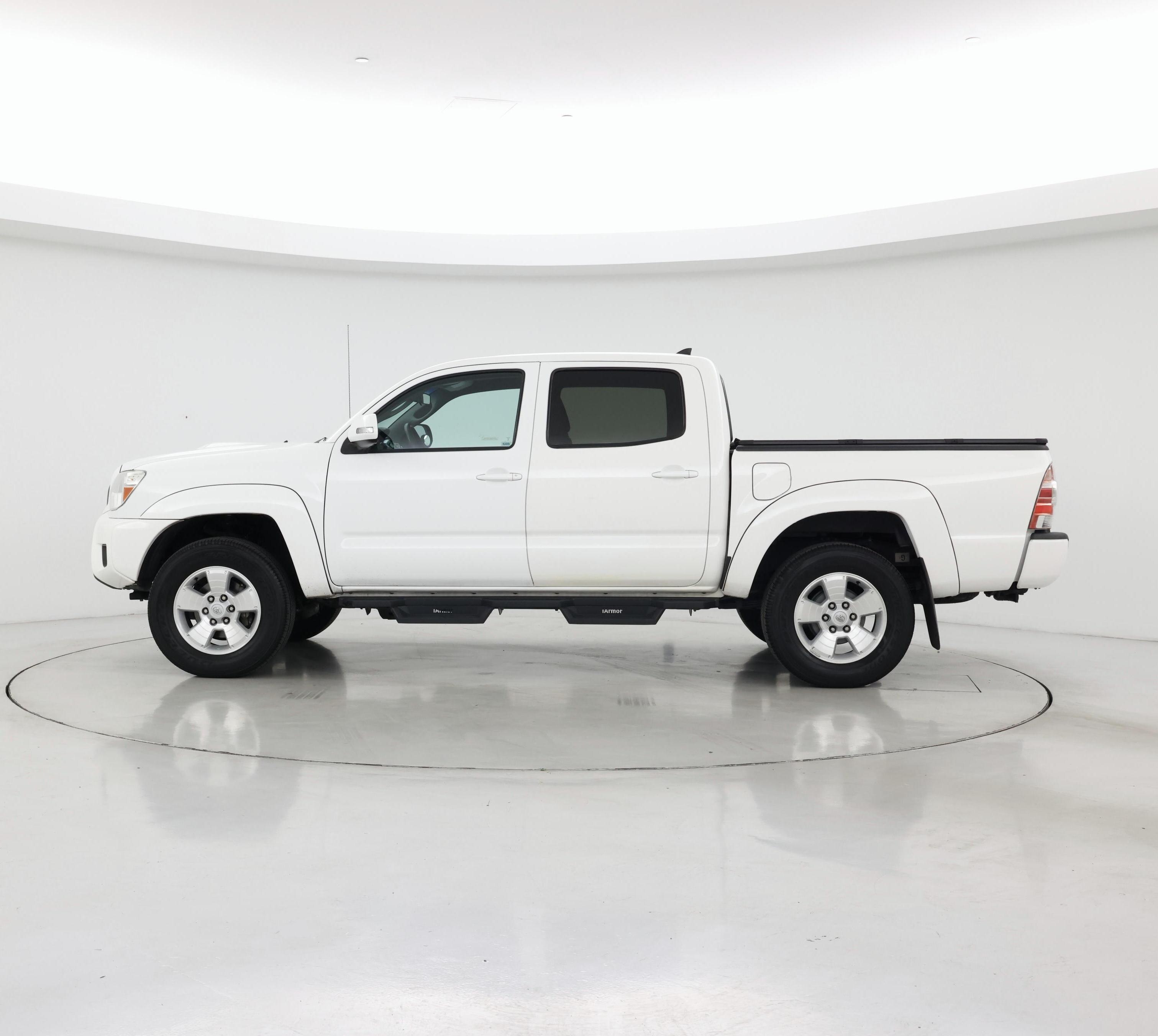 Thumbnail: 2015 Toyota Tacoma - 3