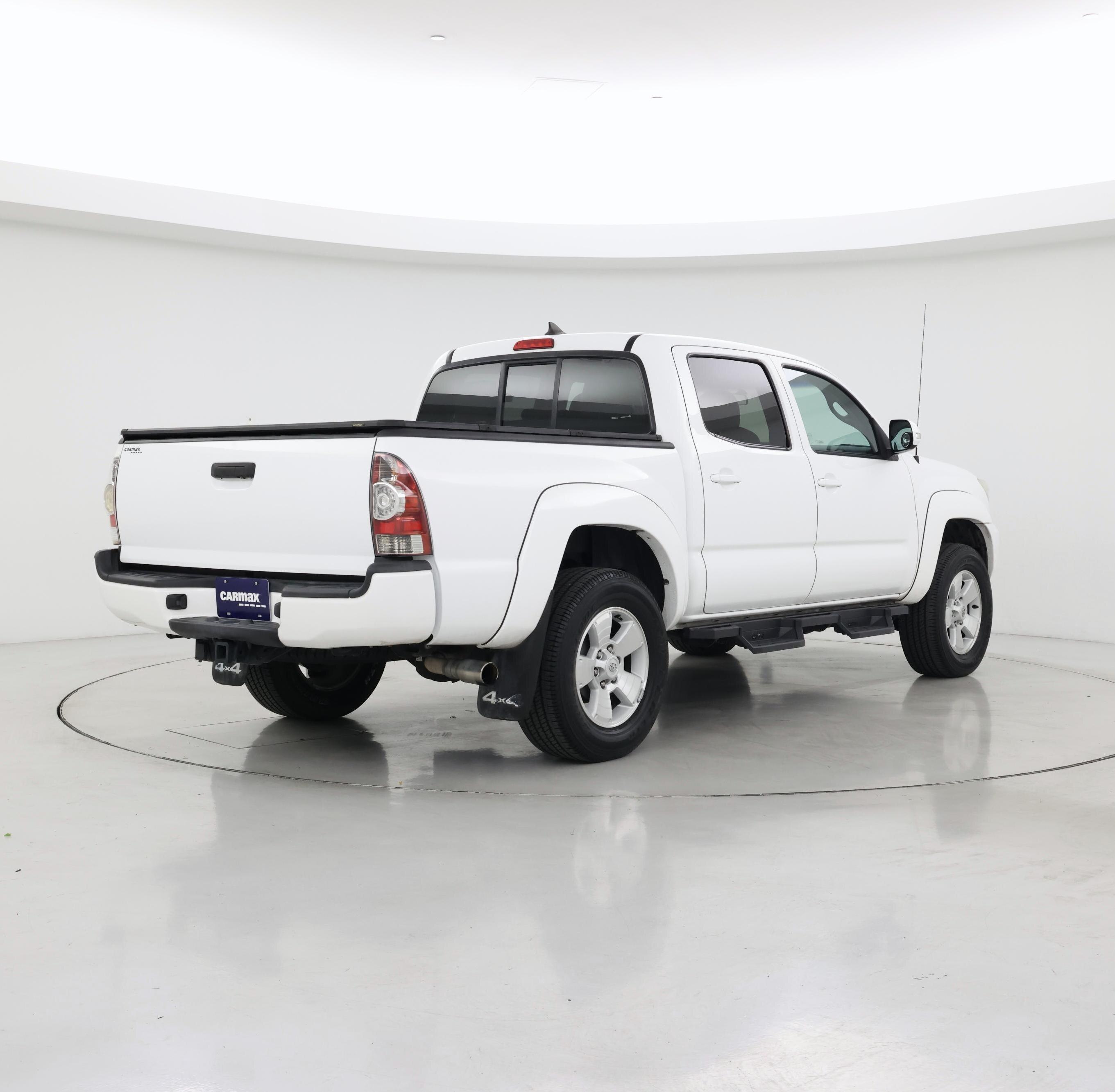 Thumbnail: 2015 Toyota Tacoma - 8