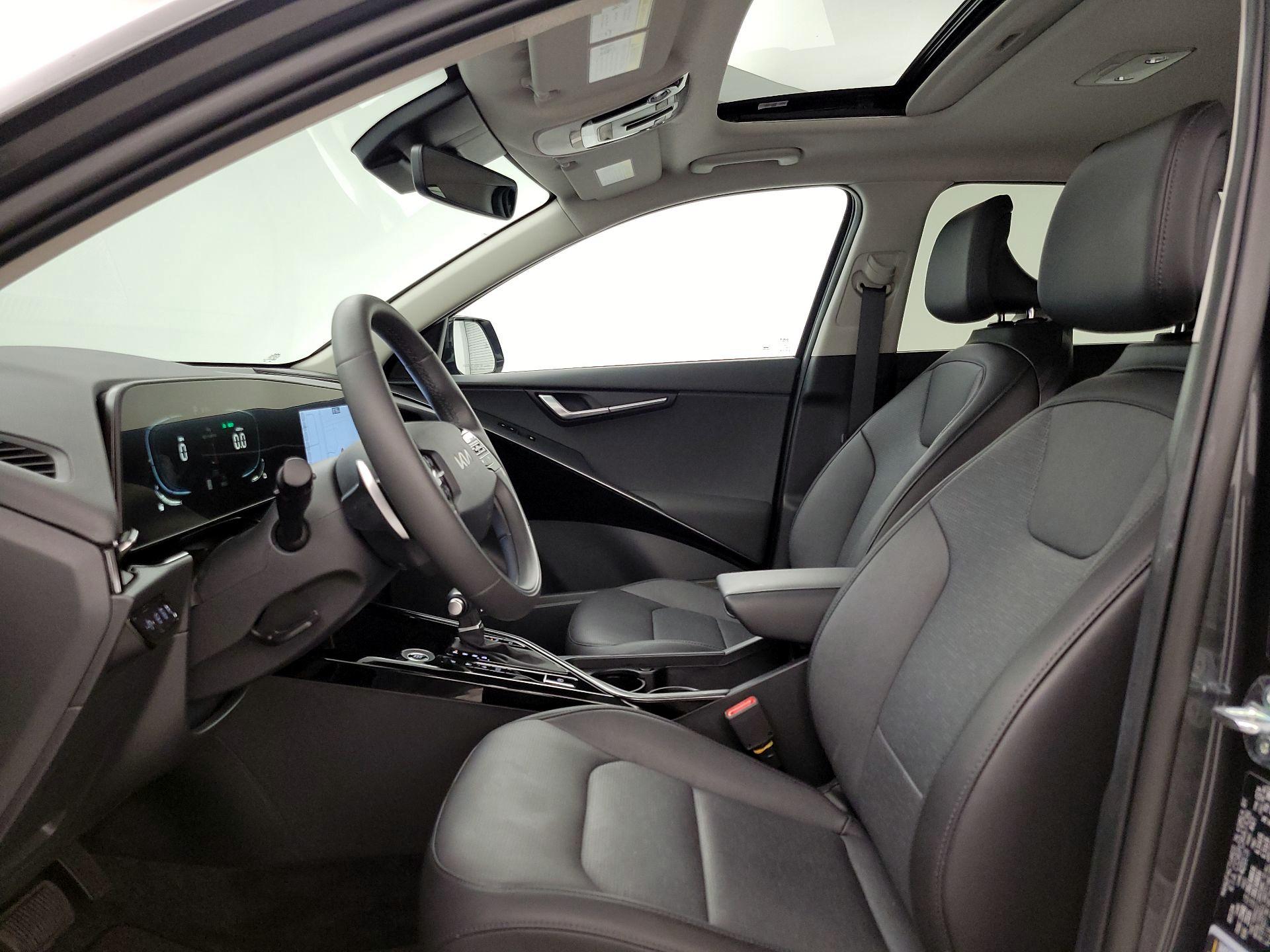 Thumbnail: 2025 Kia Niro - 11