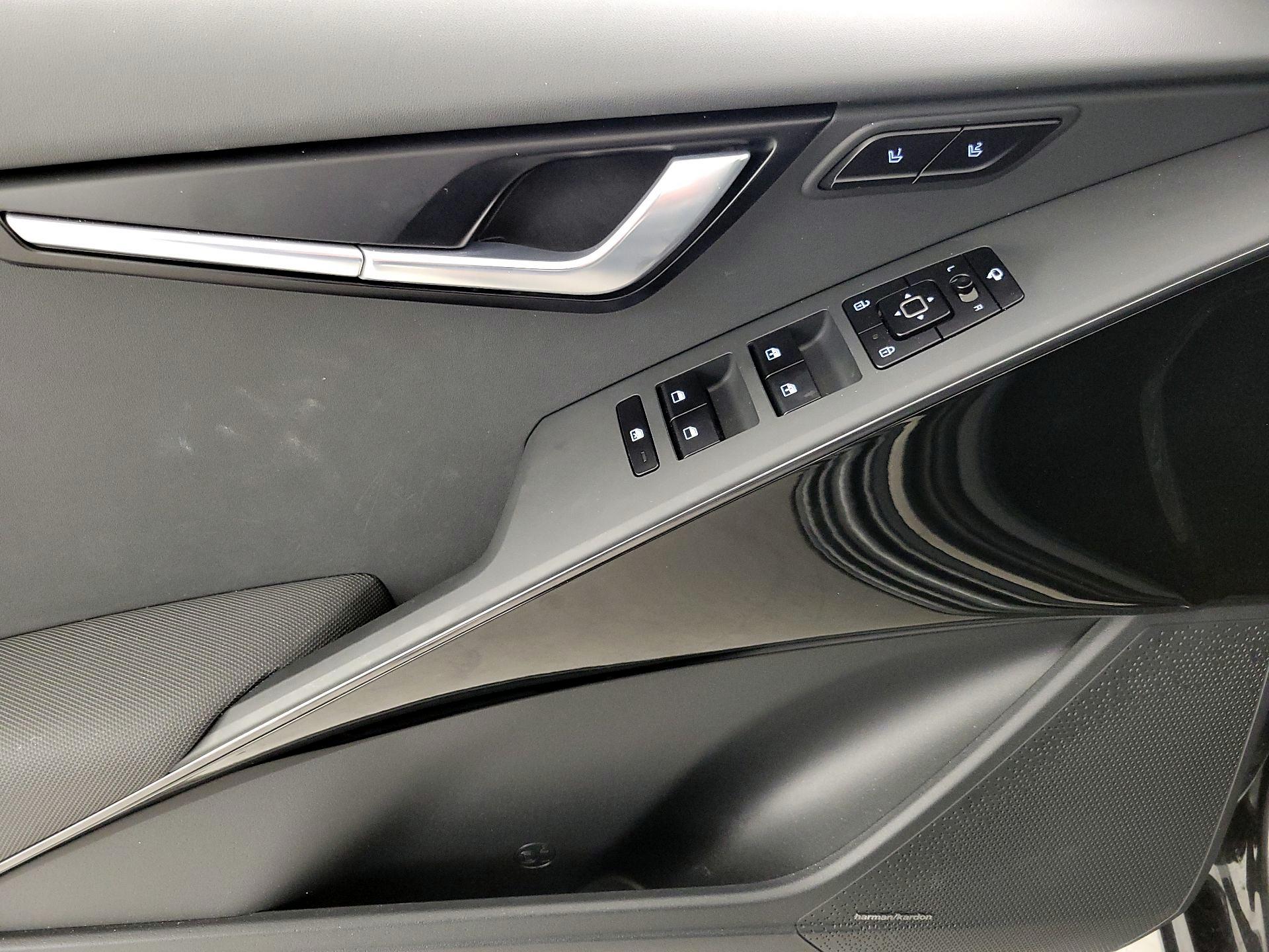 Thumbnail: 2025 Kia Niro - 12