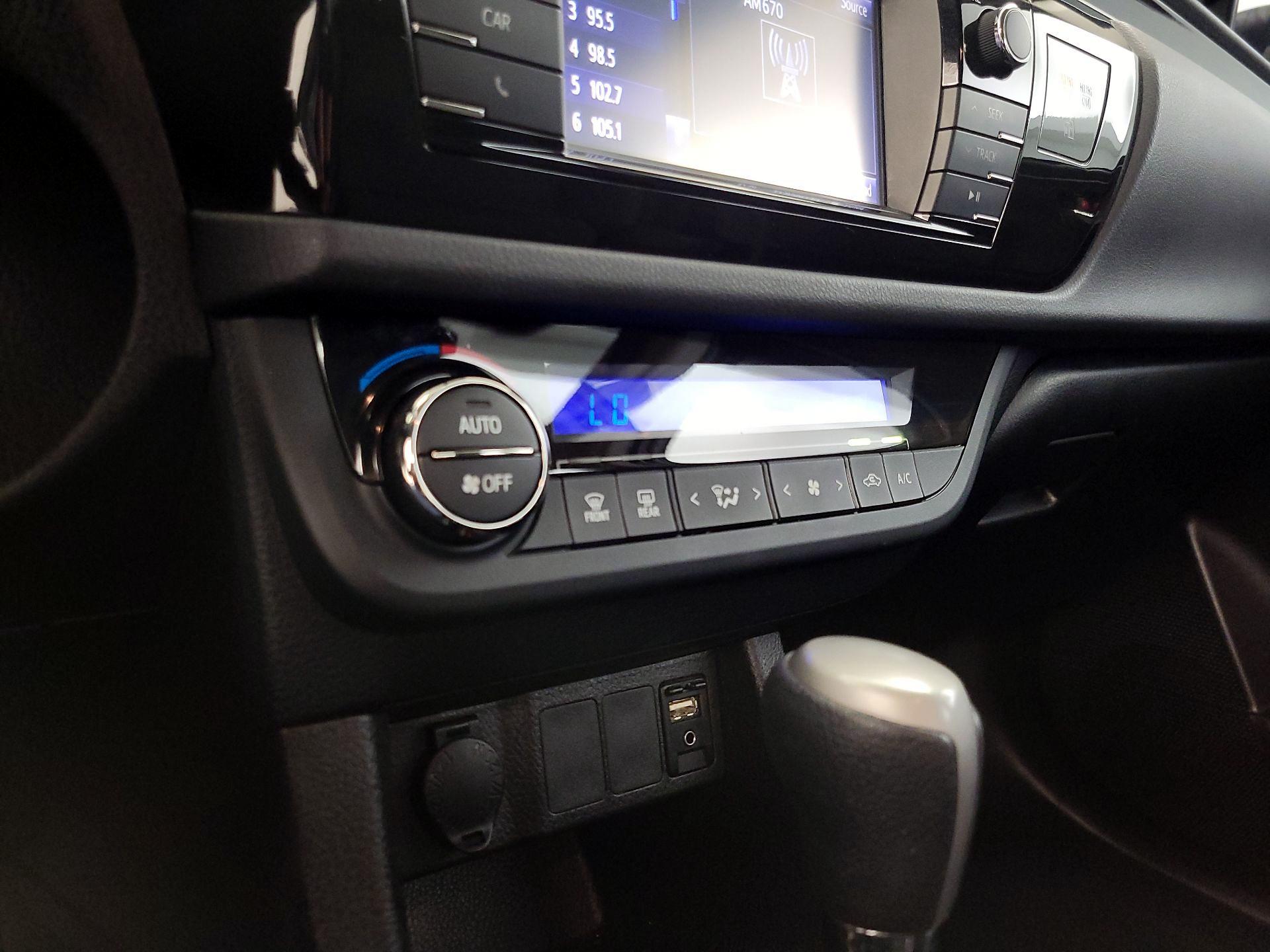 Thumbnail: 2016 Toyota Corolla - 16
