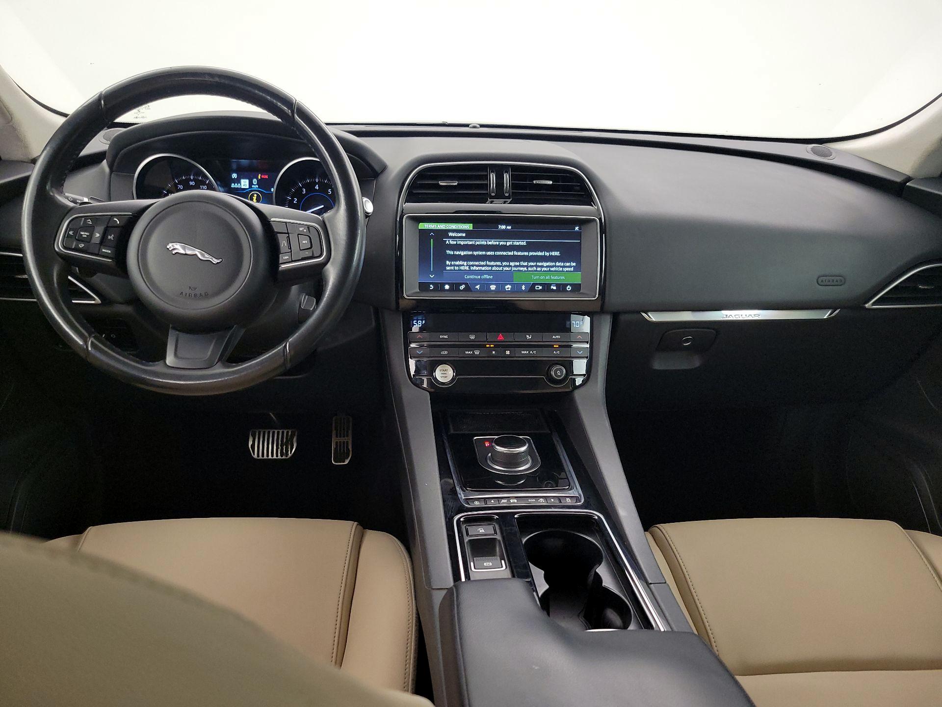 Thumbnail: 2019 Jaguar F-Pace - 9