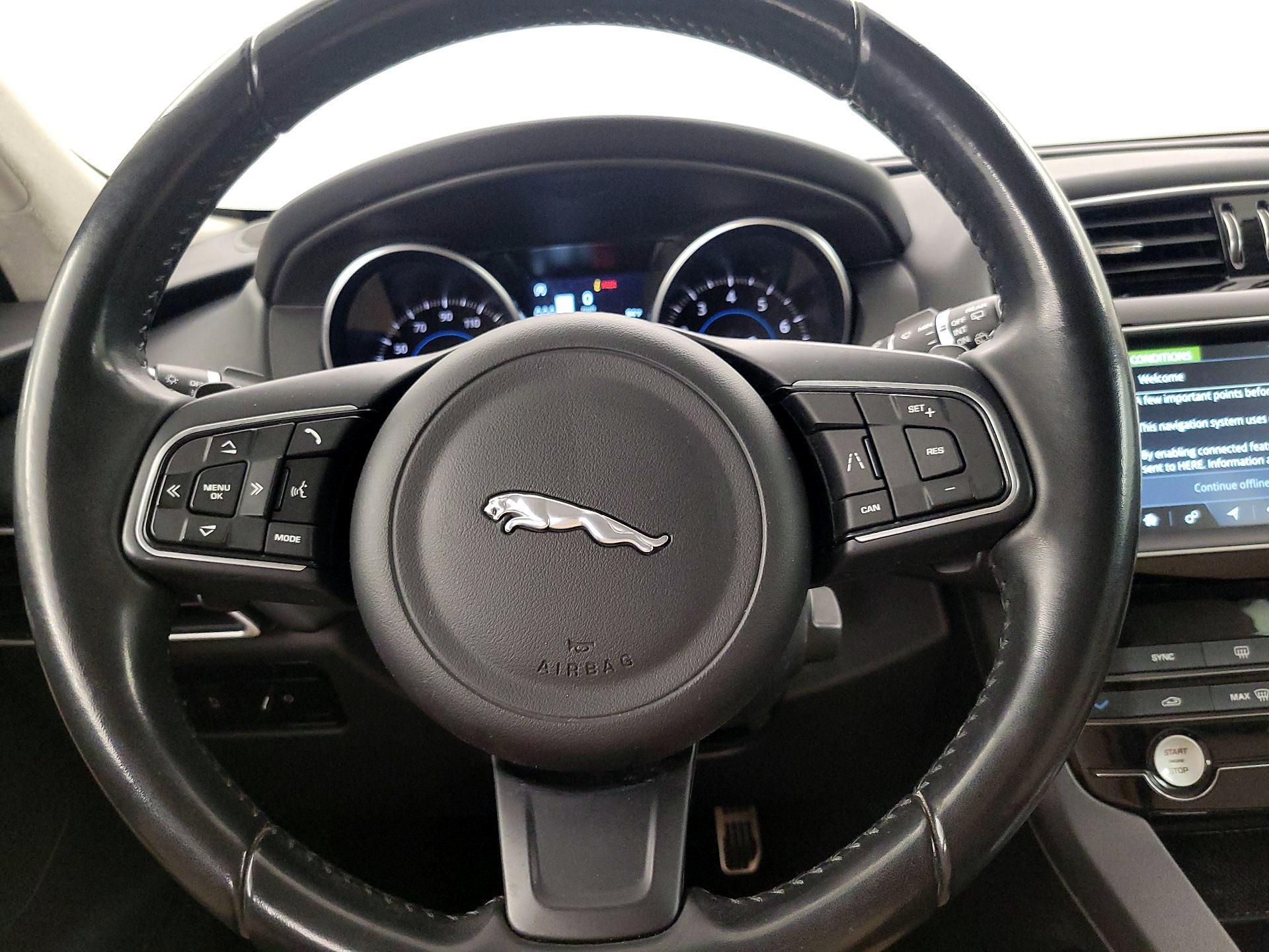 Thumbnail: 2019 Jaguar F-Pace - 10