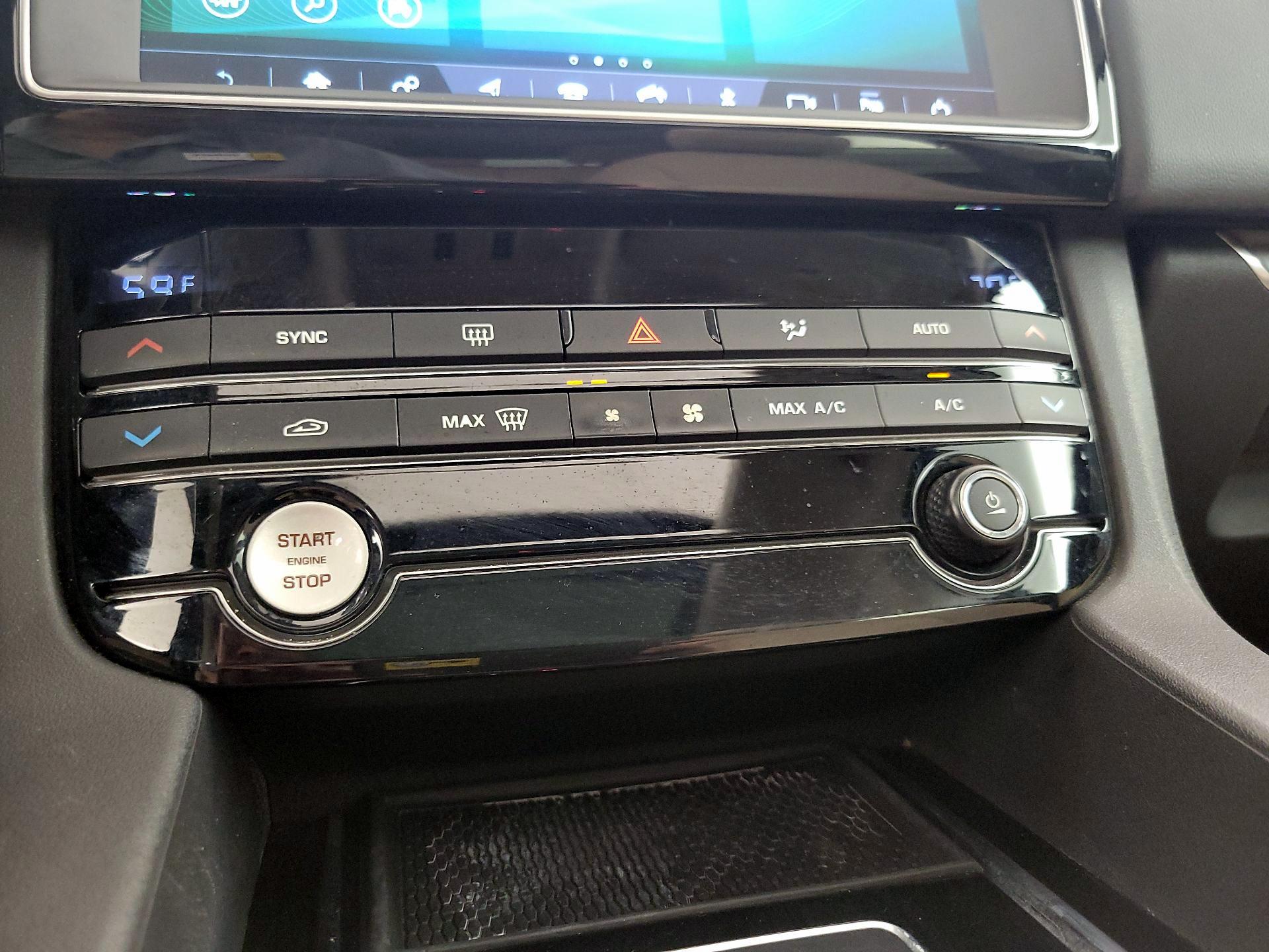 Thumbnail: 2019 Jaguar F-Pace - 16