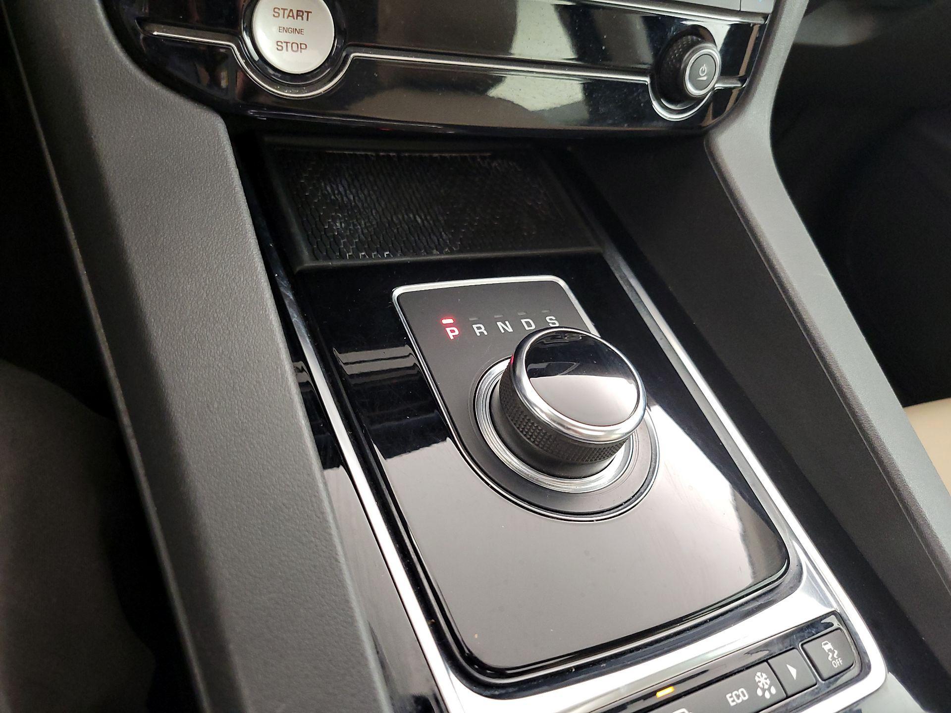 Thumbnail: 2019 Jaguar F-Pace - 17