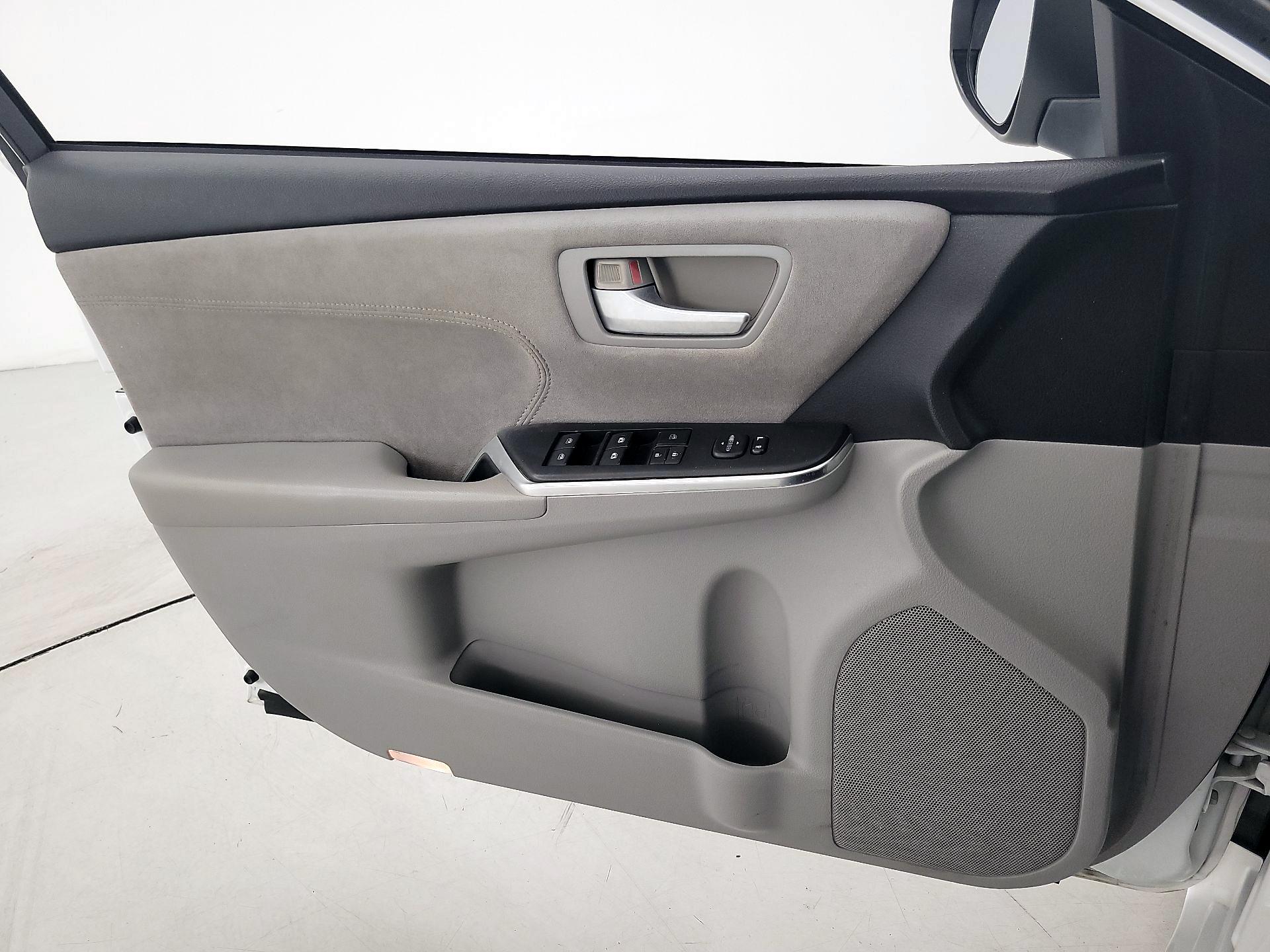 Thumbnail: 2015 Toyota Camry - 12