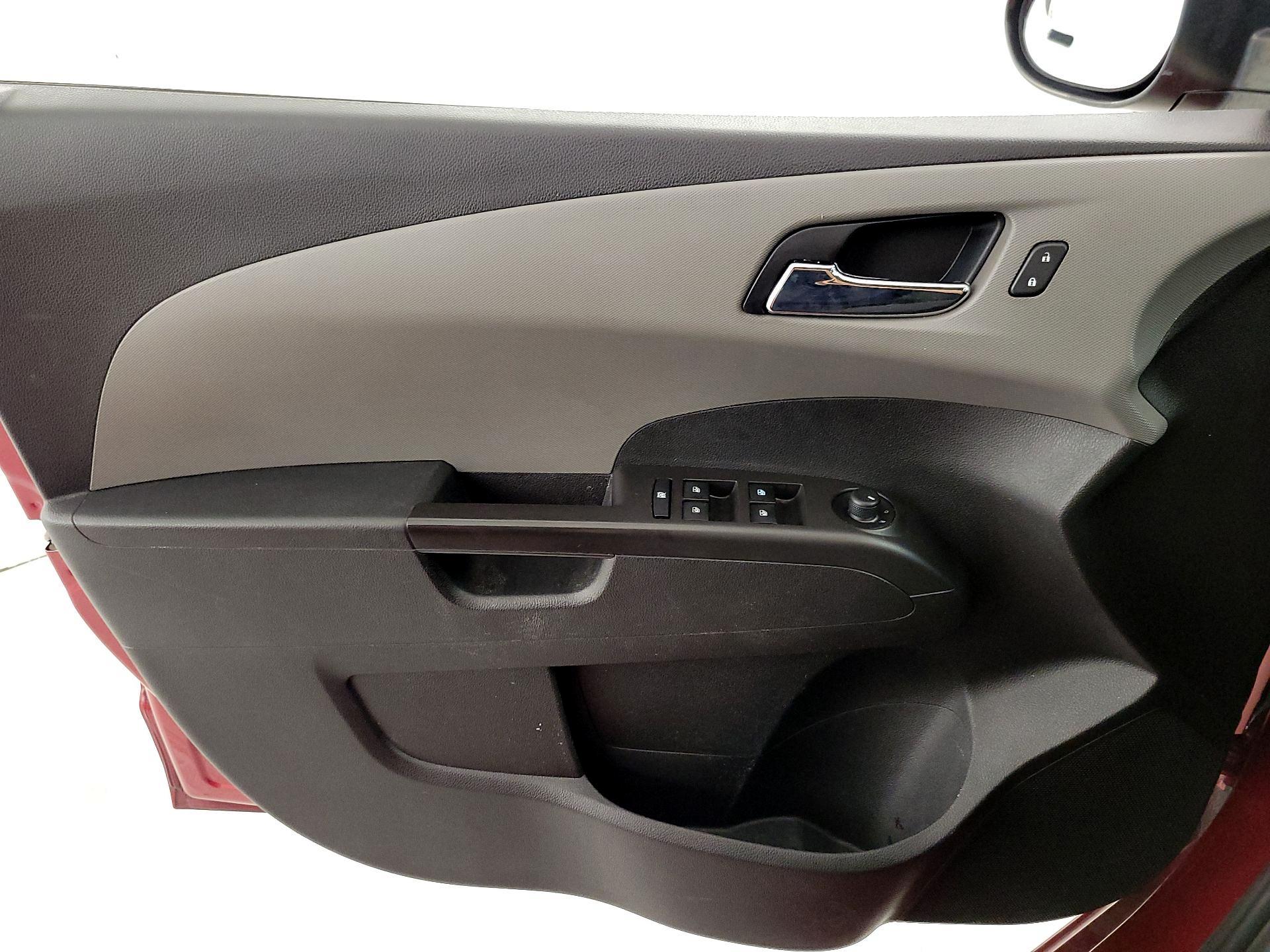 Thumbnail: 2014 Chevrolet Sonic - 12