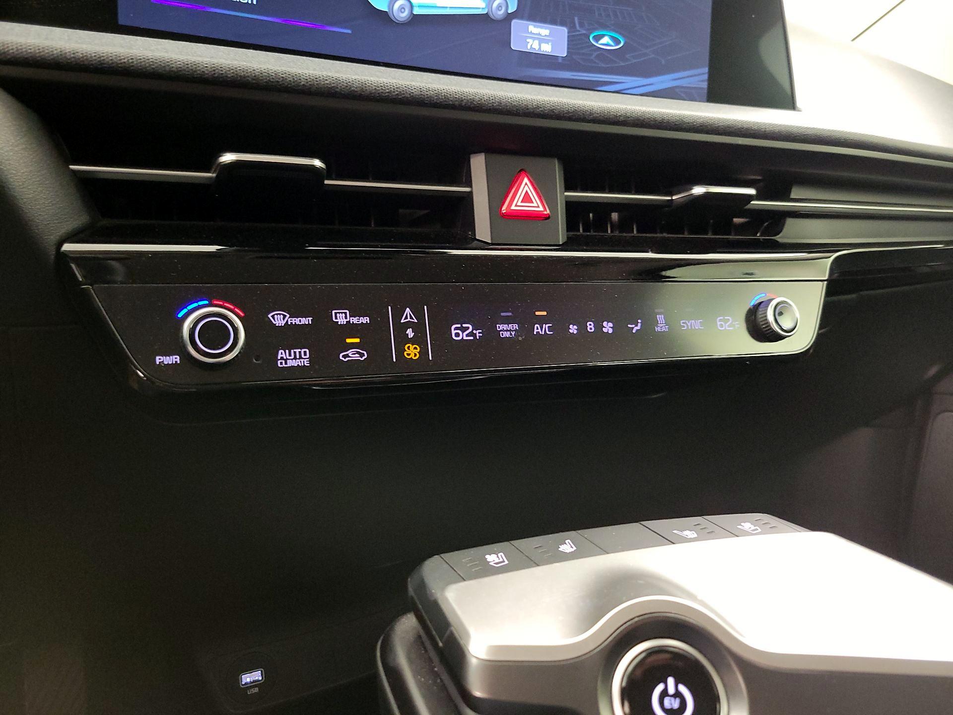 Thumbnail: 2022 Kia EV6 - 17
