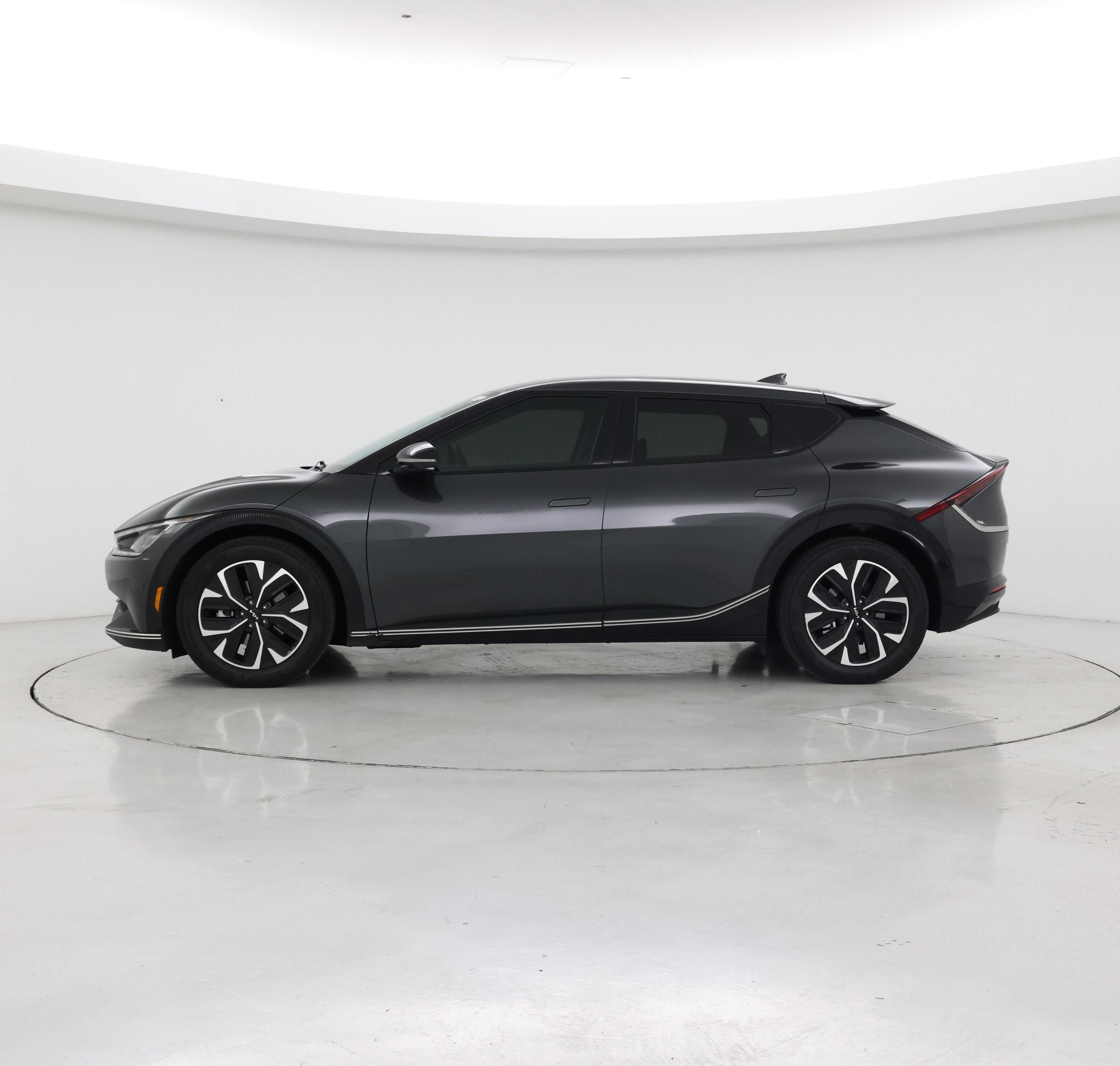 Thumbnail: 2022 Kia EV6 - 3