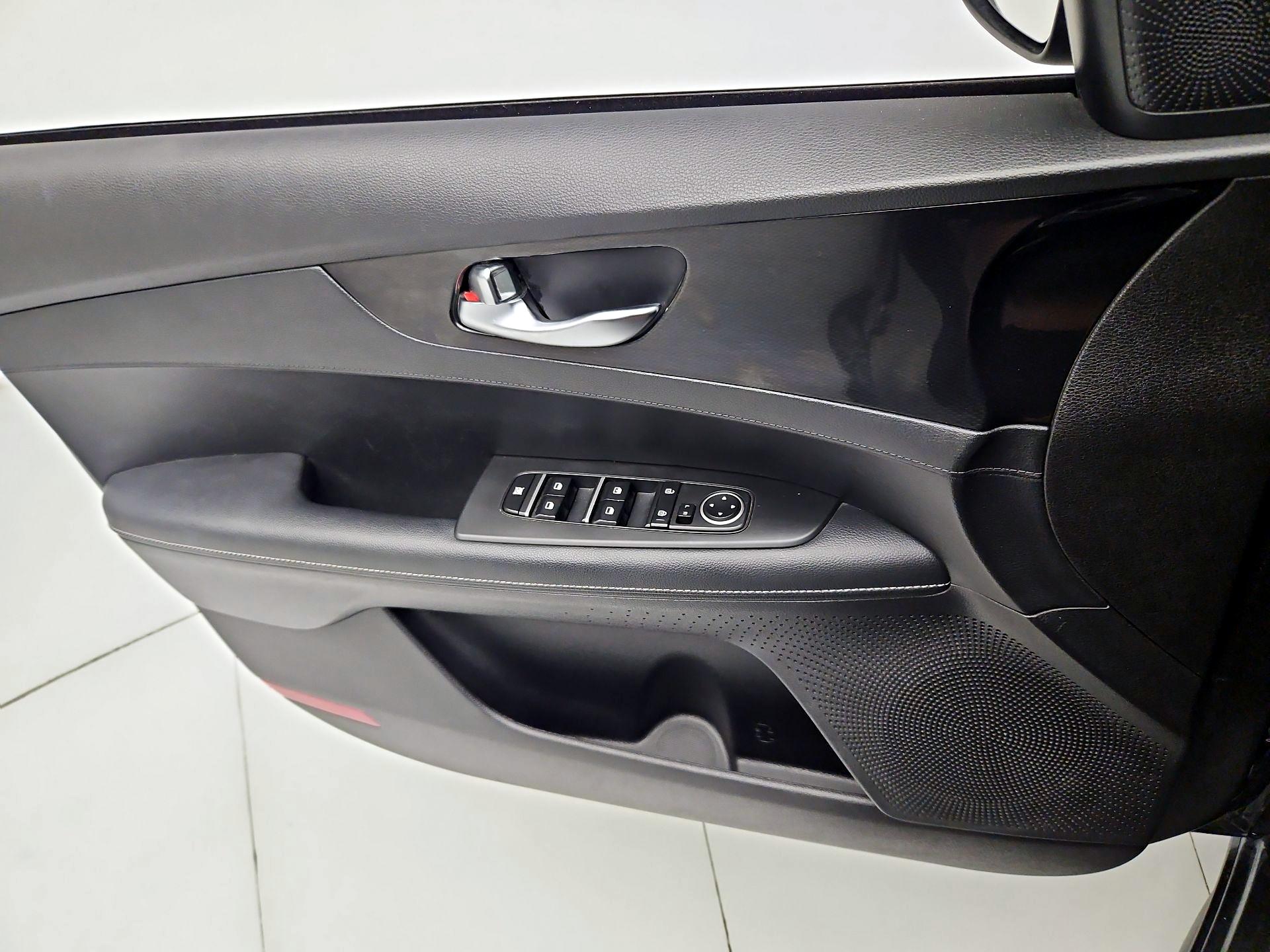 Thumbnail: 2023 Kia Forte - 12