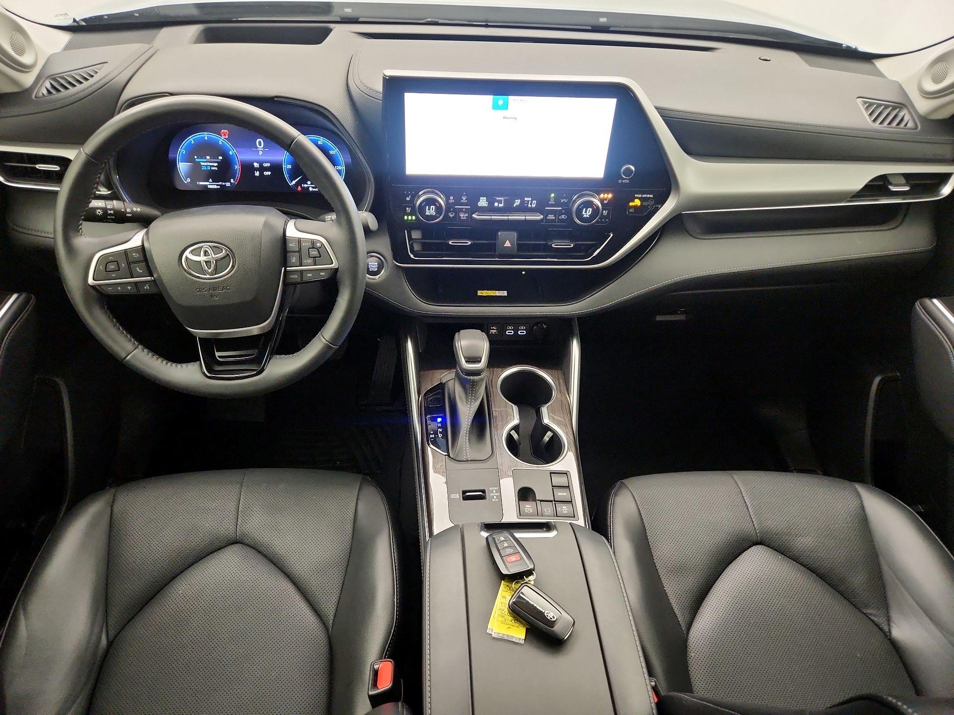 Thumbnail: 2023 Toyota Highlander - 9