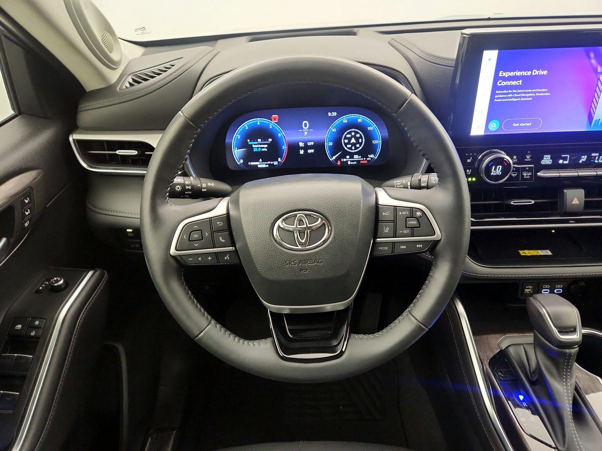 Thumbnail: 2023 Toyota Highlander - 10