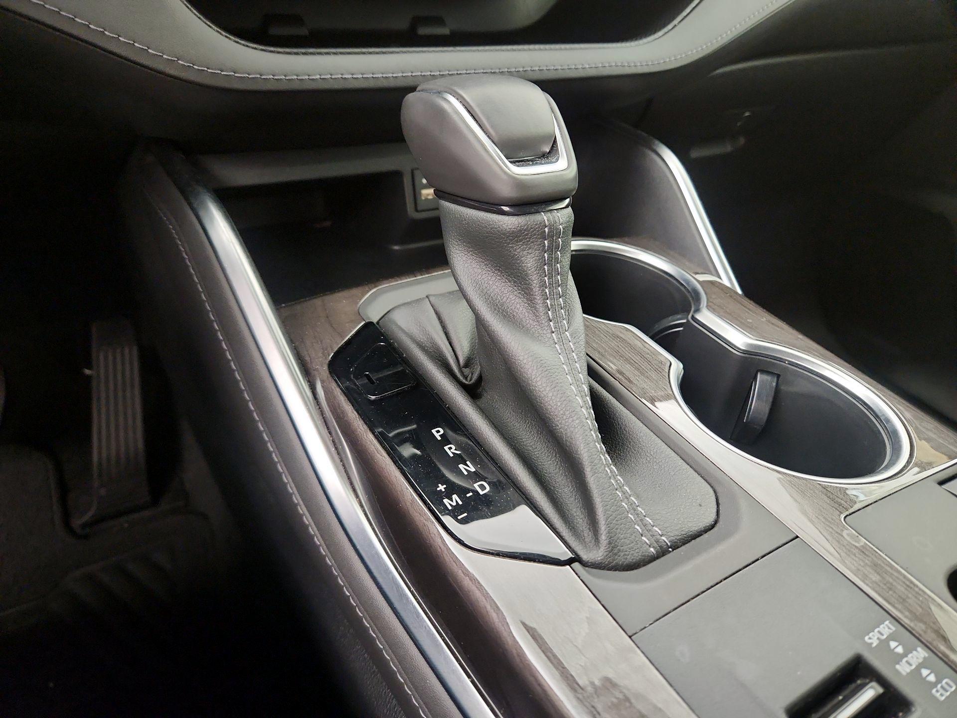 Thumbnail: 2023 Toyota Highlander - 15