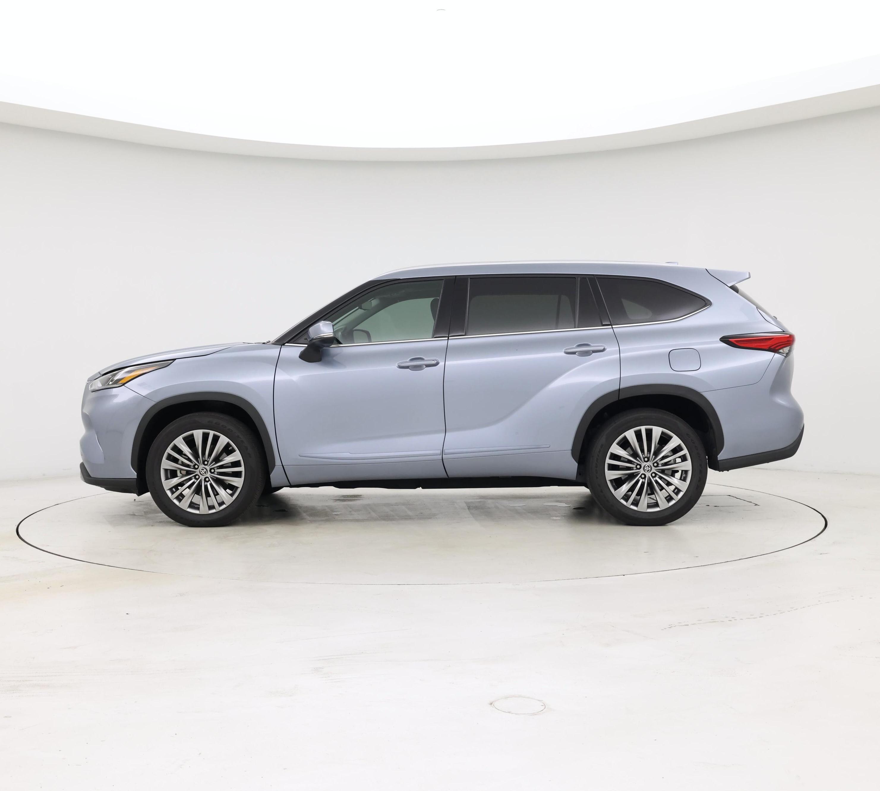 Thumbnail: 2023 Toyota Highlander - 3