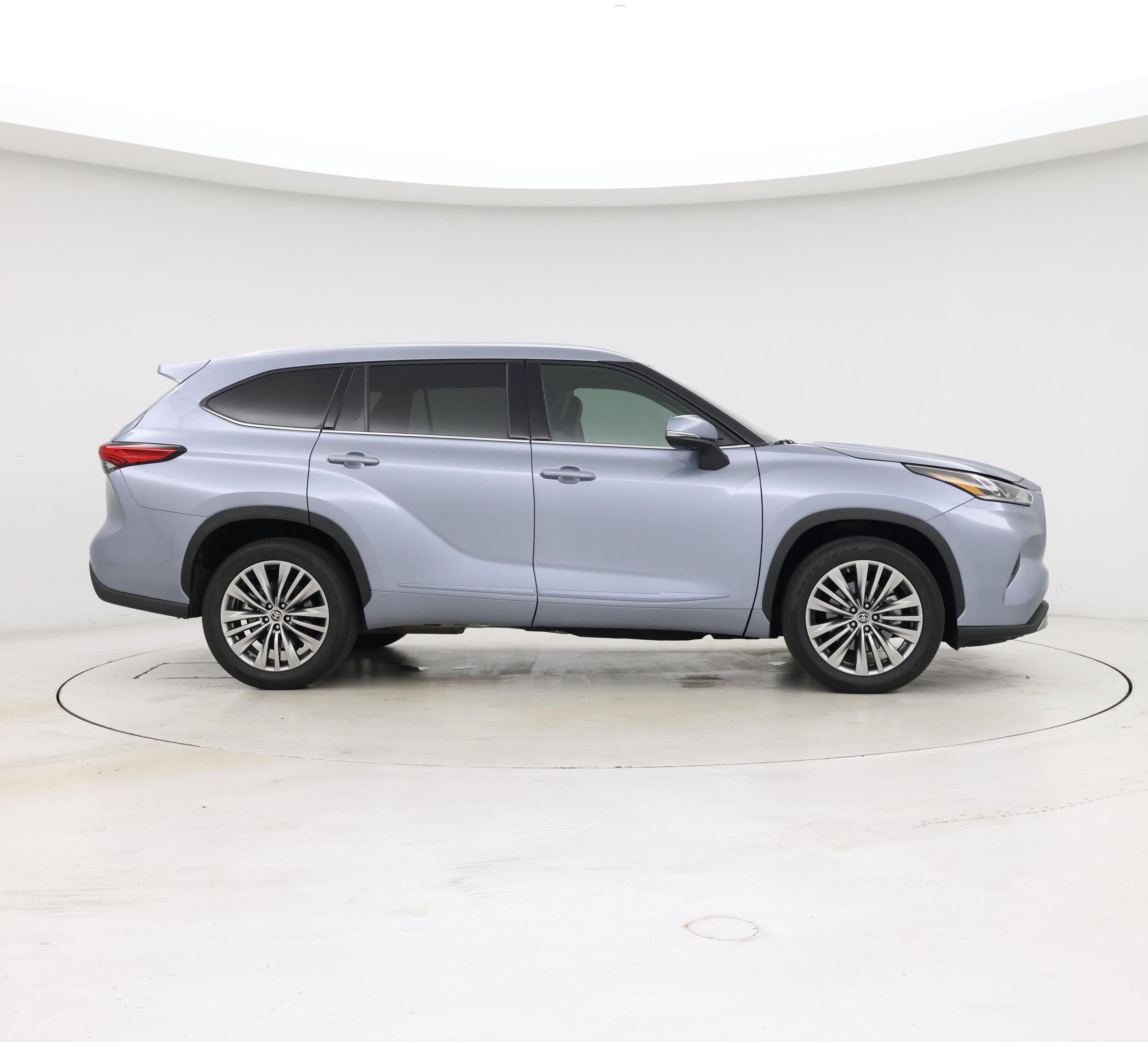 Thumbnail: 2023 Toyota Highlander - 7