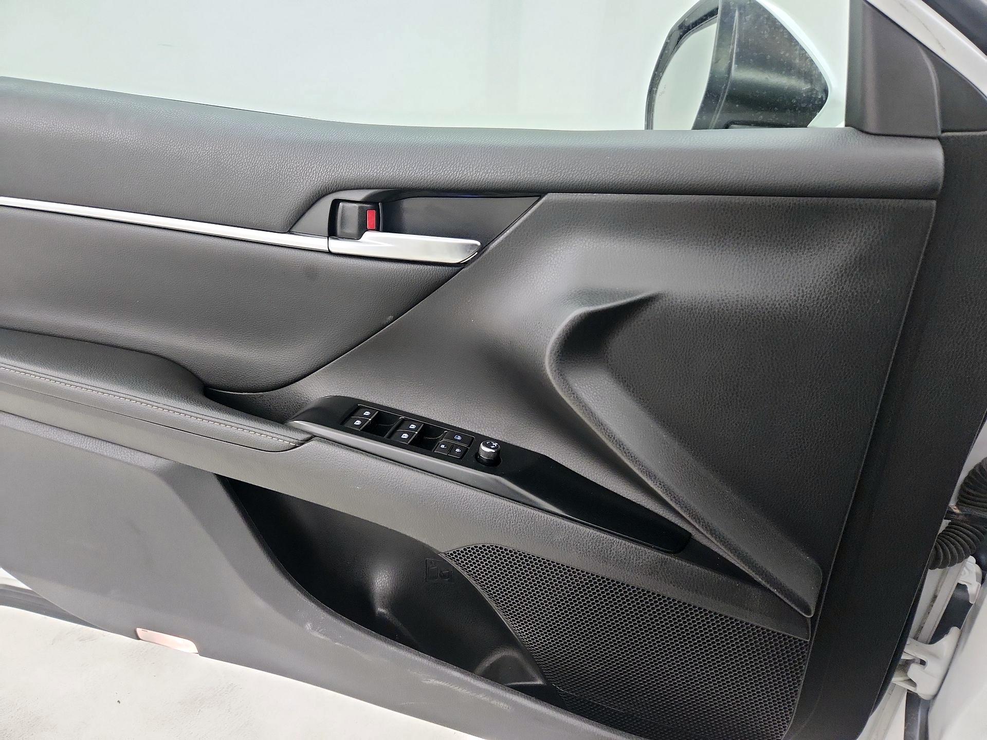 Thumbnail: 2020 Toyota Camry - 12