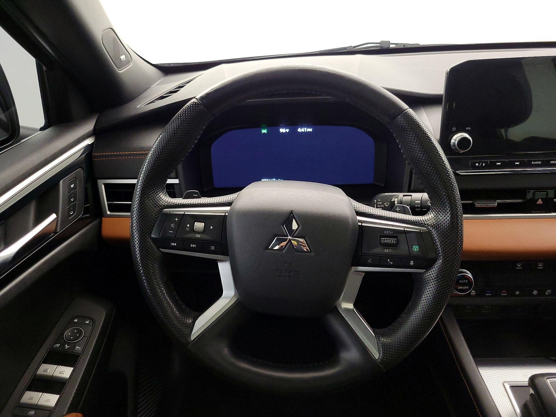 Thumbnail: 2022 Mitsubishi Outlander - 10