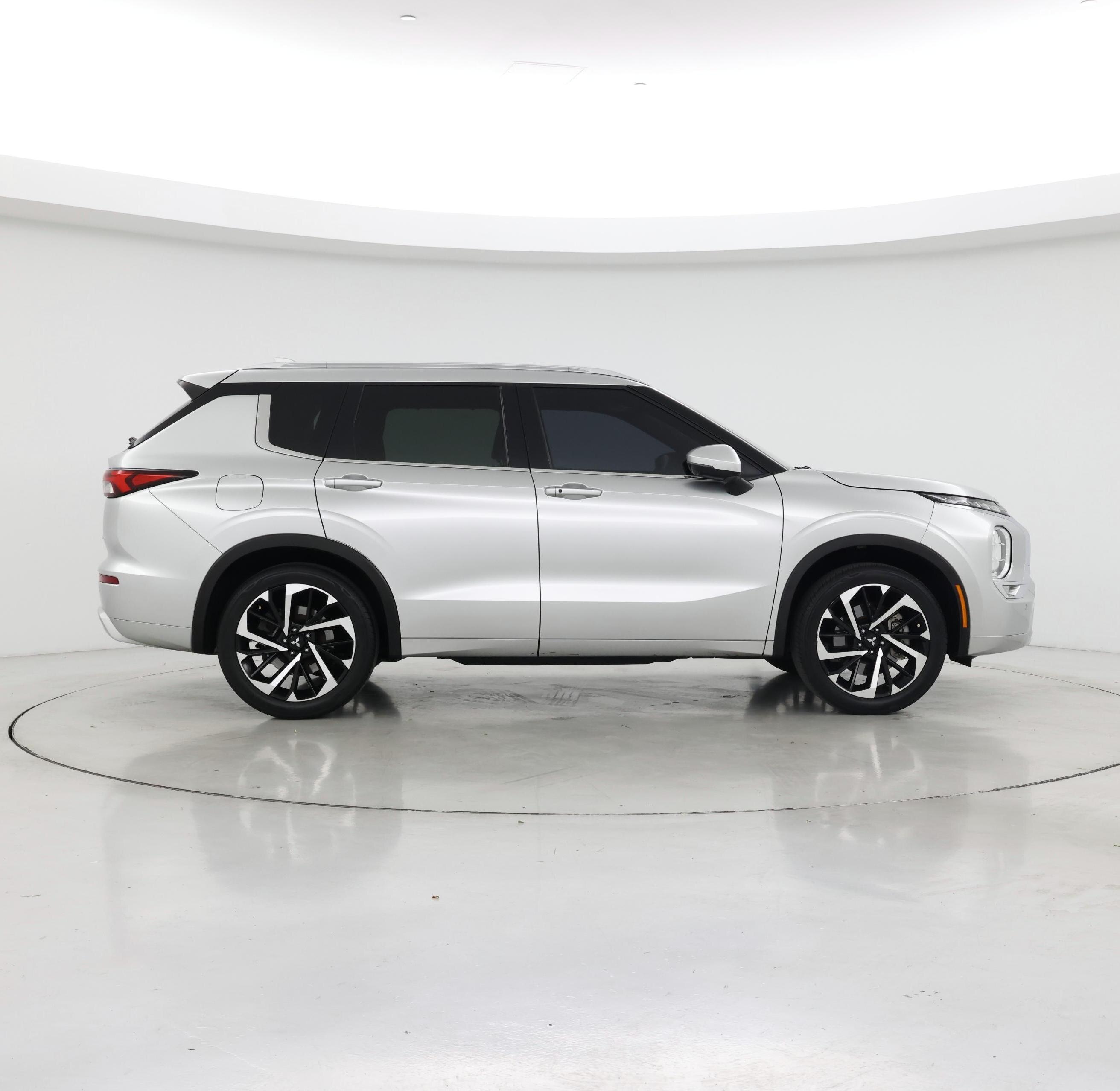 Thumbnail: 2022 Mitsubishi Outlander - 7