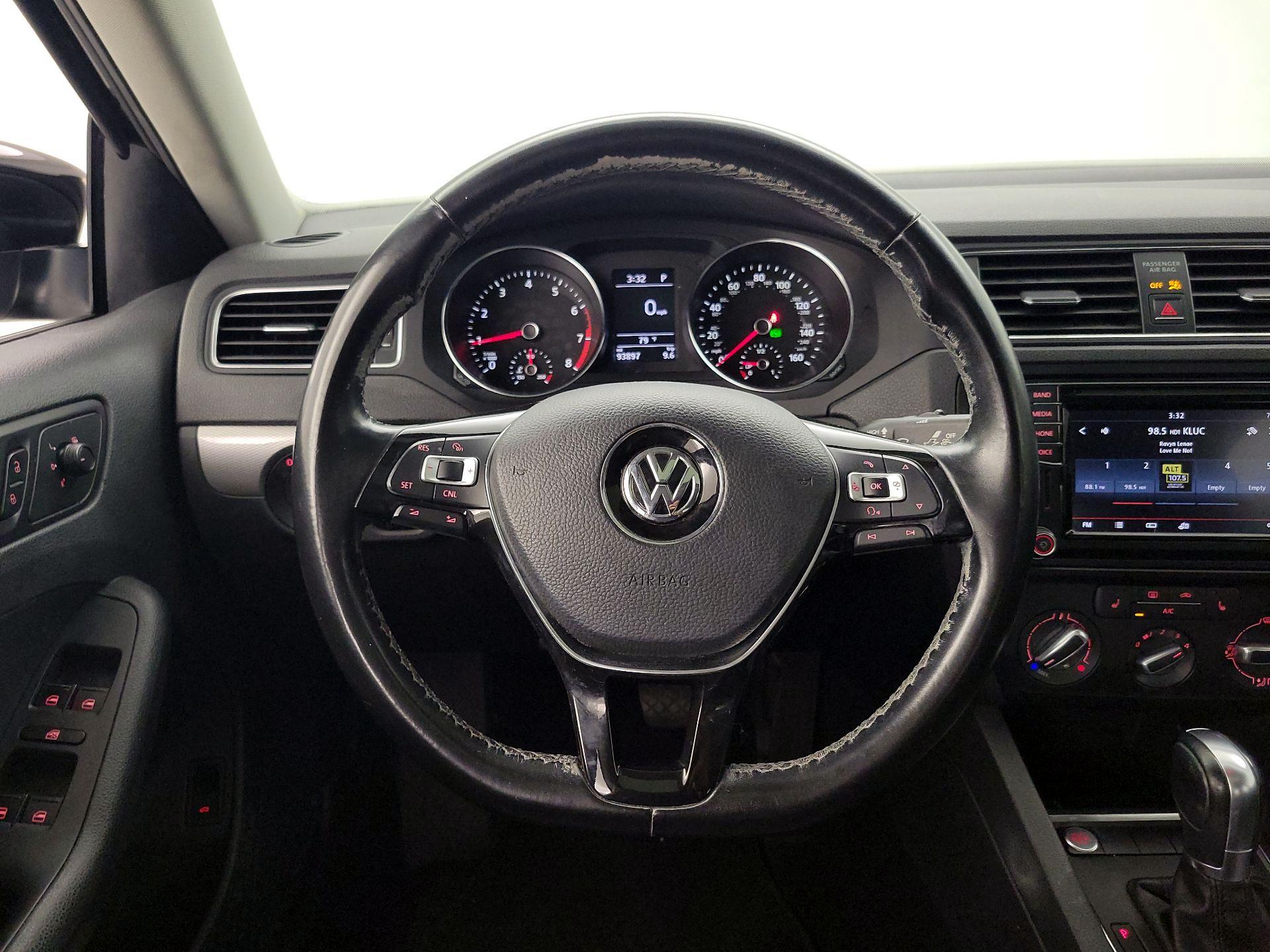 Thumbnail: 2017 Volkswagen Jetta - 10