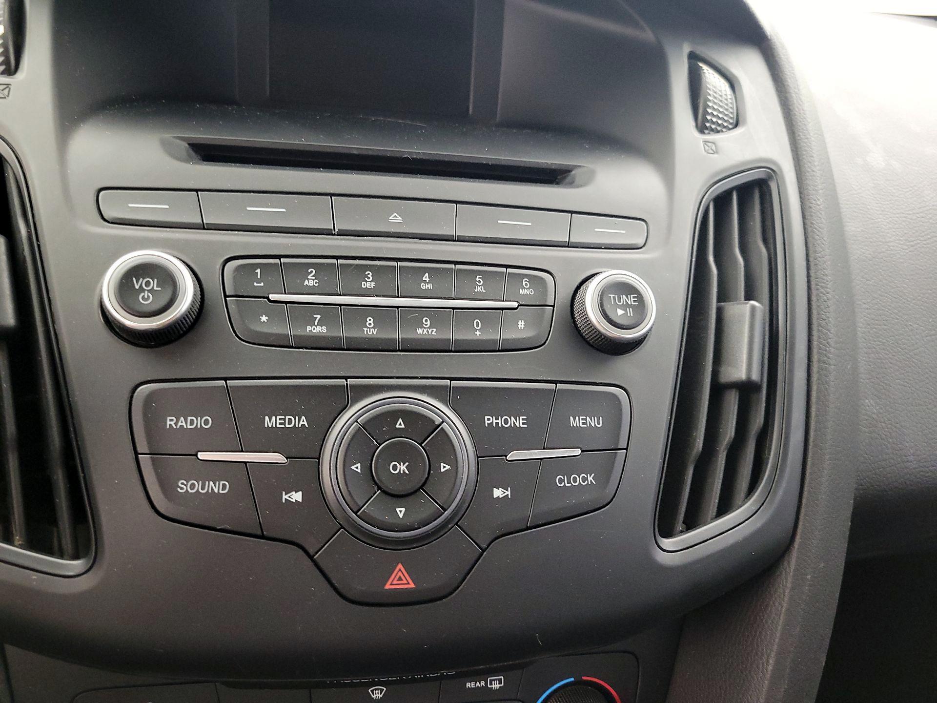Thumbnail: 2016 Ford Focus - 15