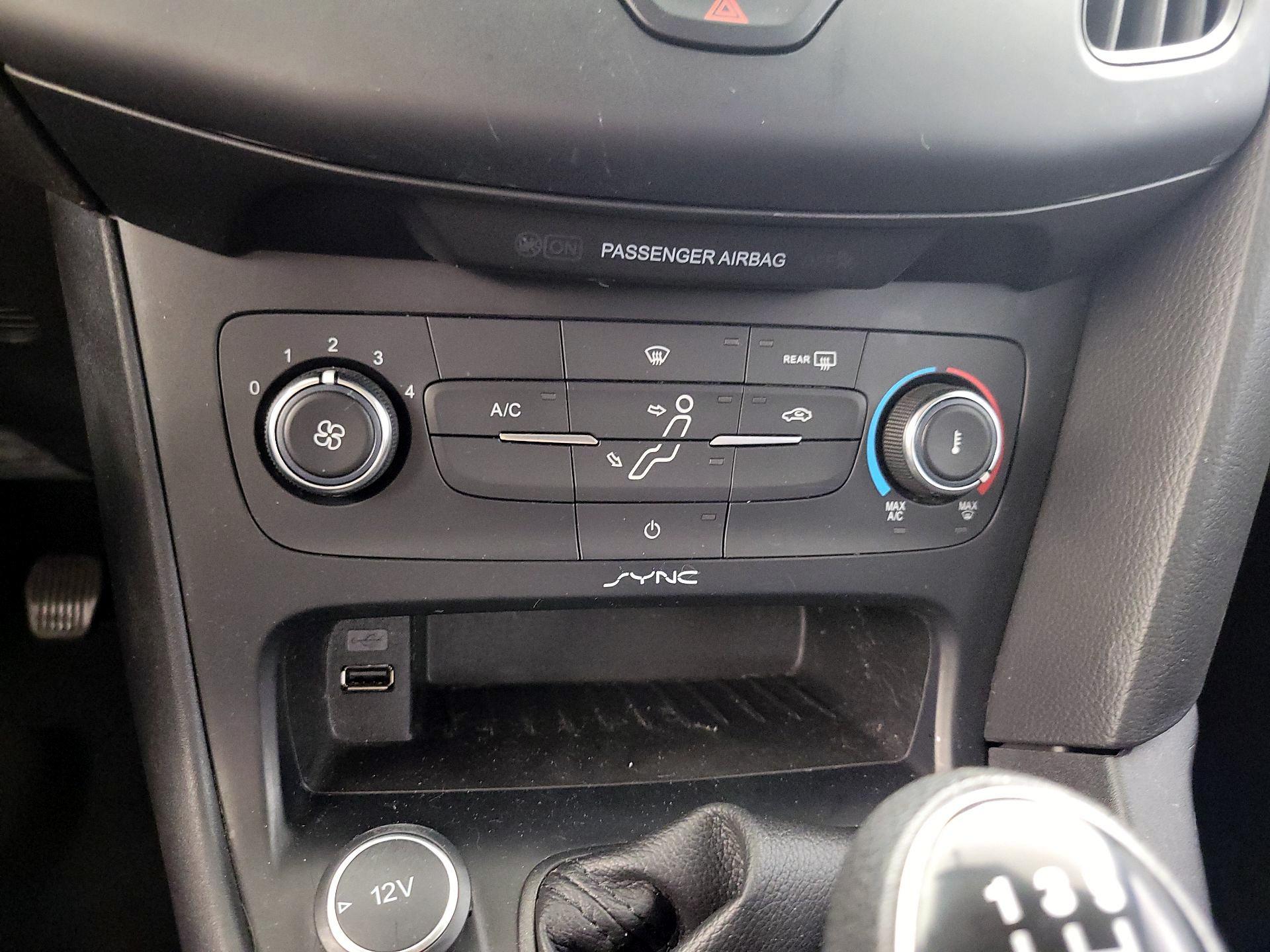 Thumbnail: 2016 Ford Focus - 16