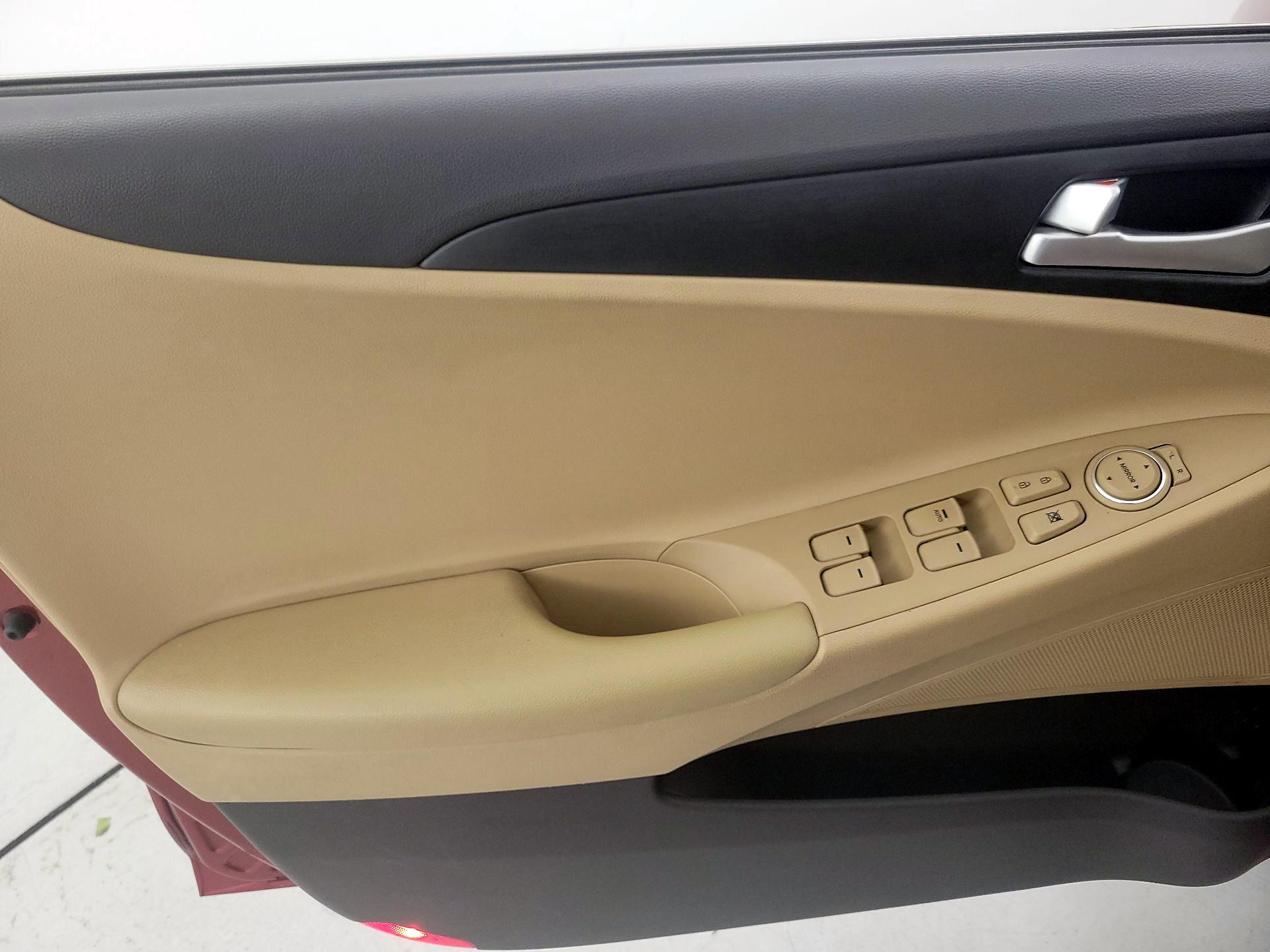 Thumbnail: 2013 Hyundai Sonata - 12