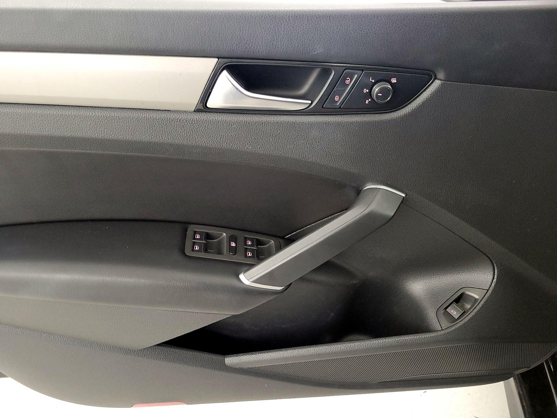 Thumbnail: 2020 Volkswagen Passat - 12