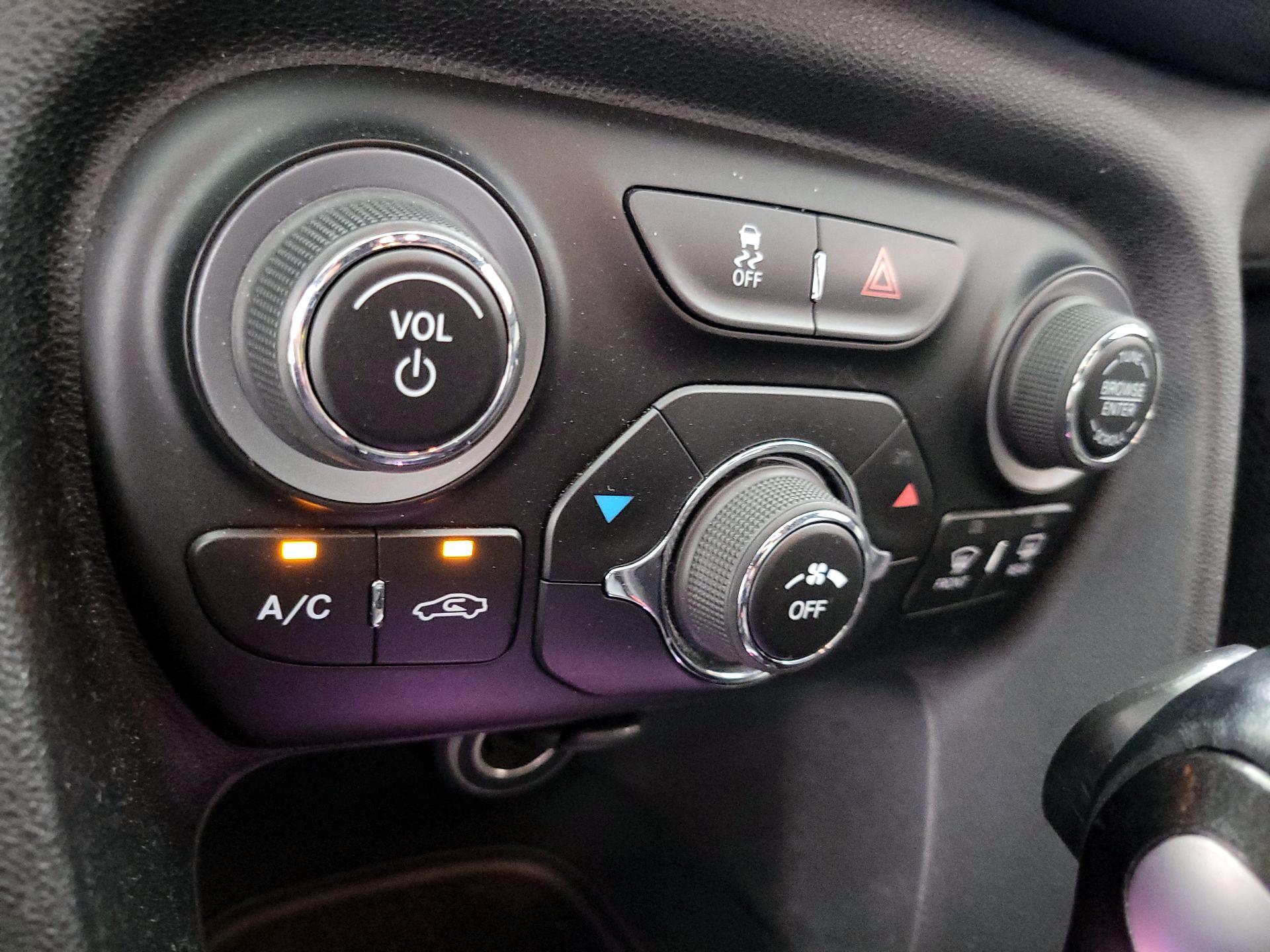 Thumbnail: 2014 Dodge Dart - 17