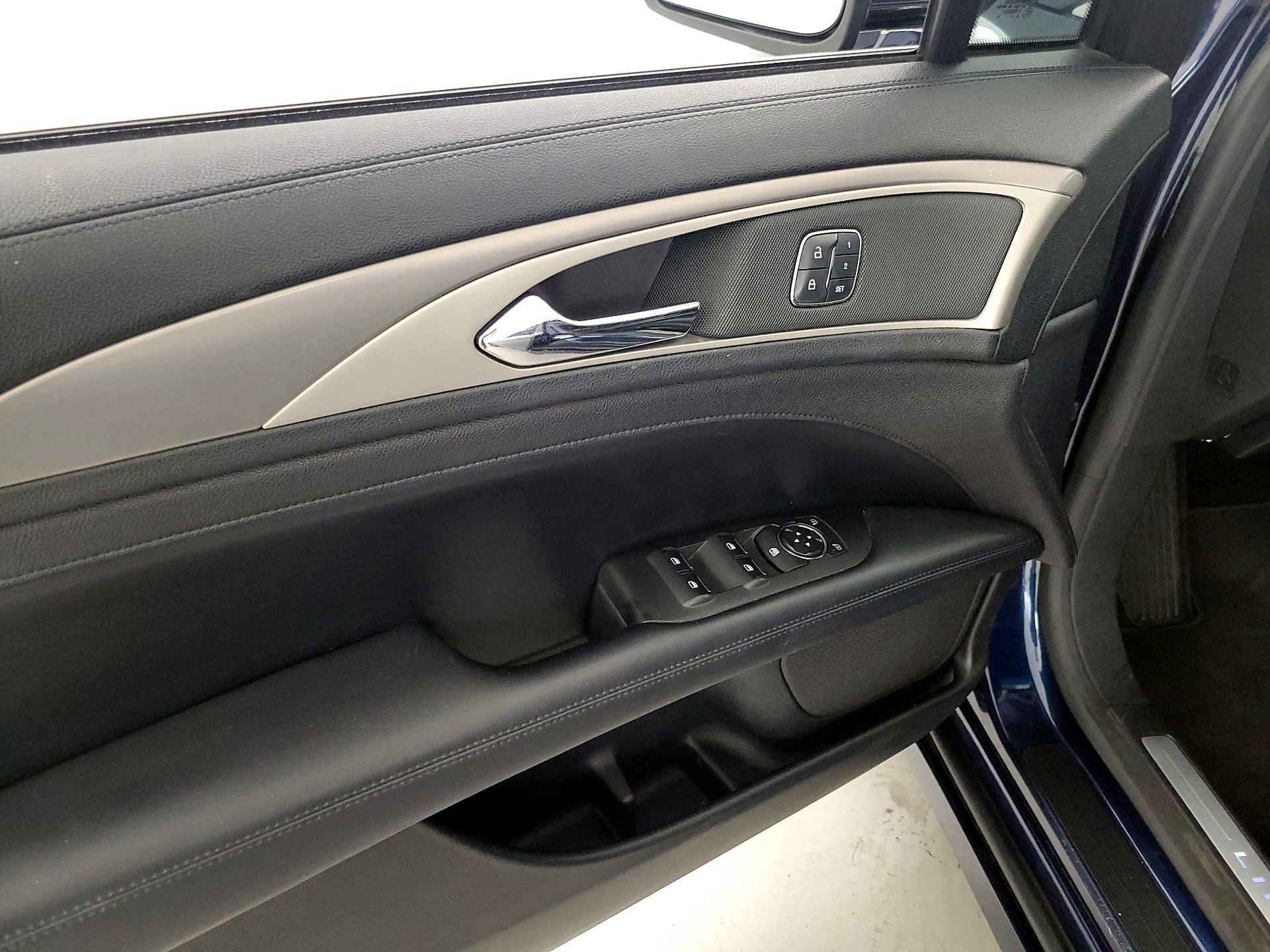 Thumbnail: 2017 Lincoln MKZ - 12