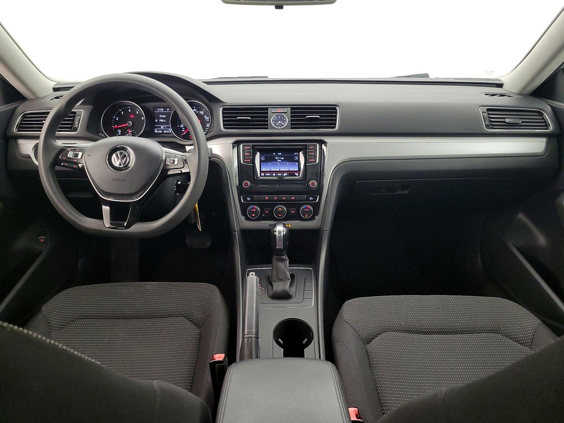 Thumbnail: 2016 Volkswagen Passat - 9