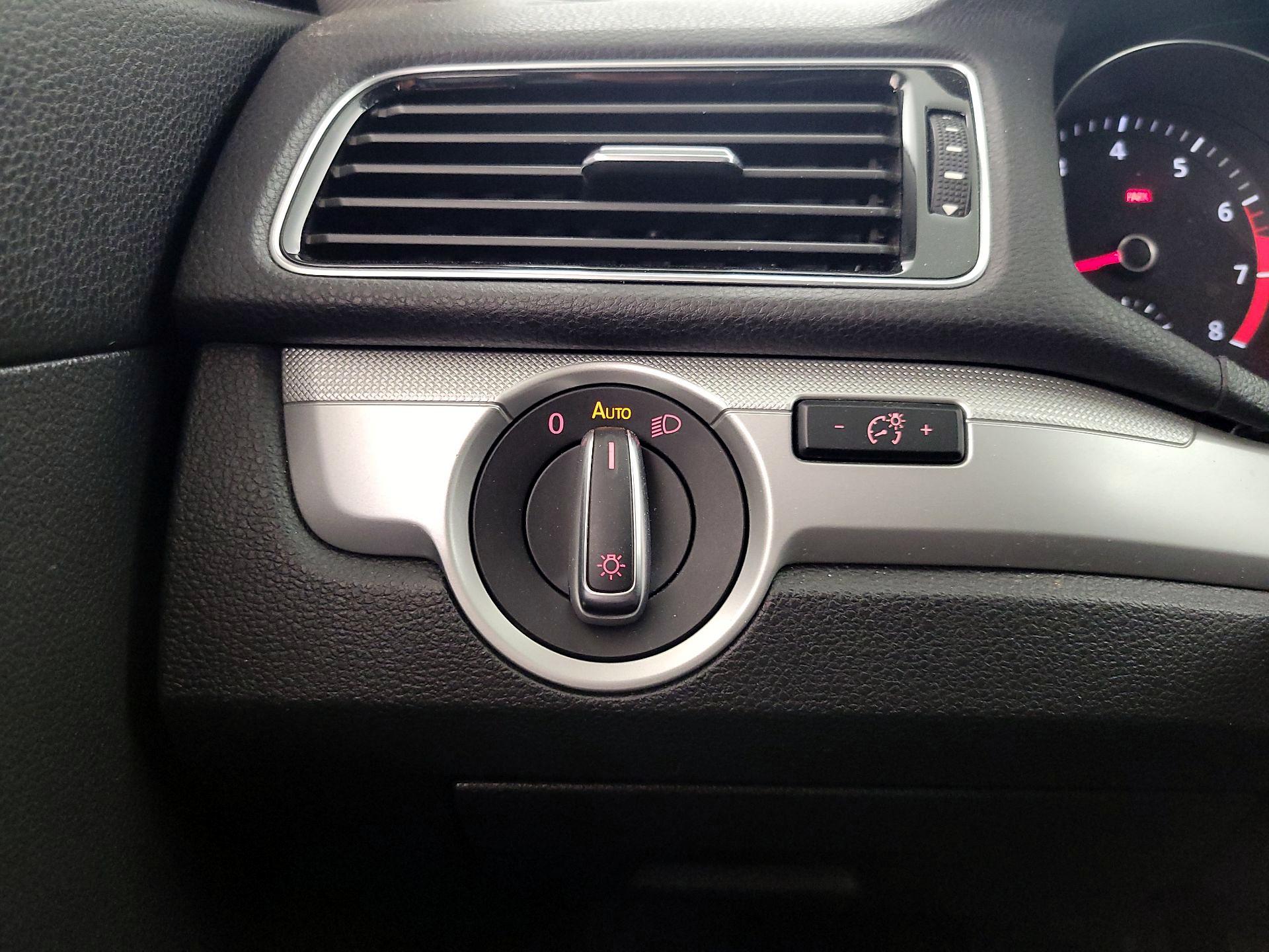 Thumbnail: 2016 Volkswagen Passat - 13