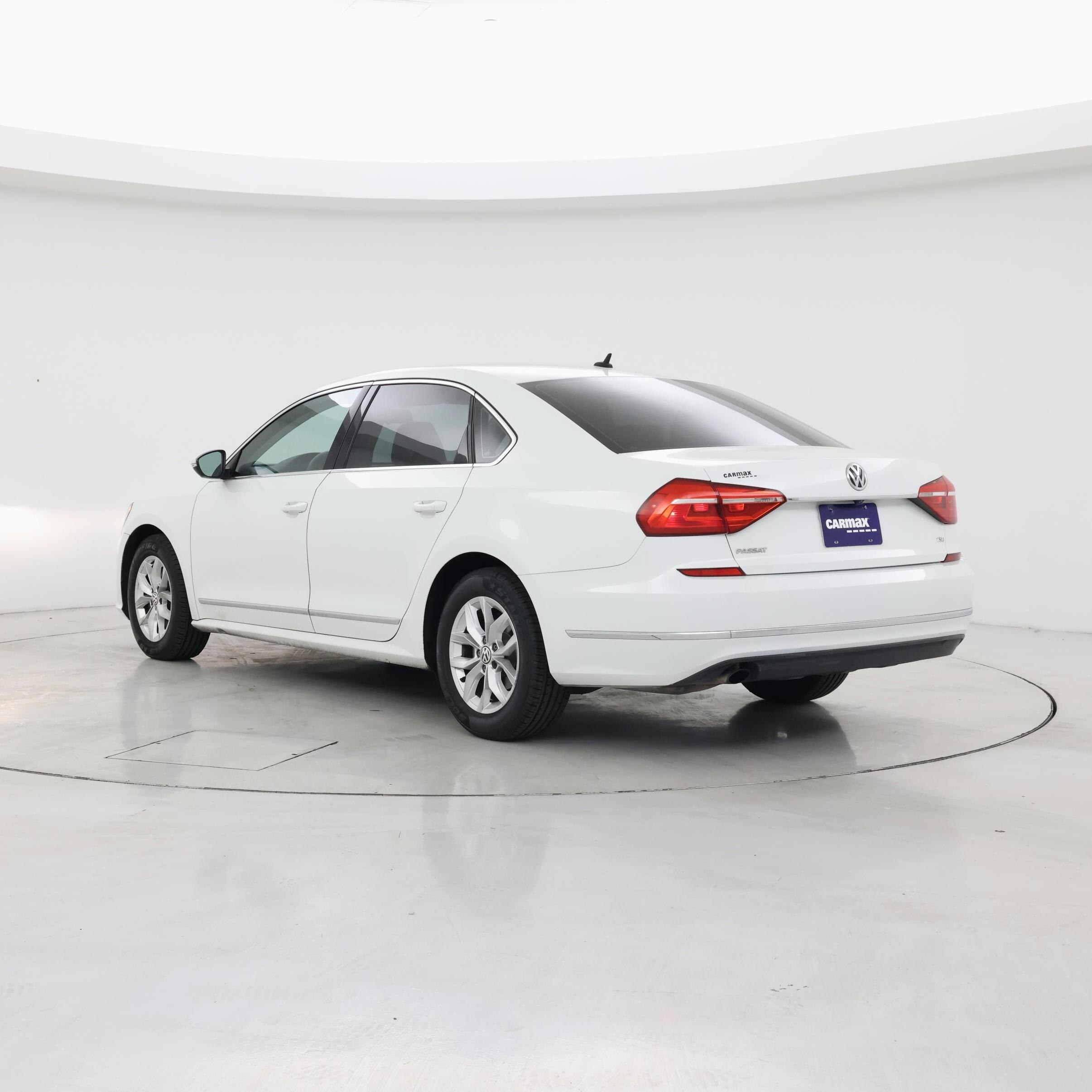 Thumbnail: 2016 Volkswagen Passat - 2