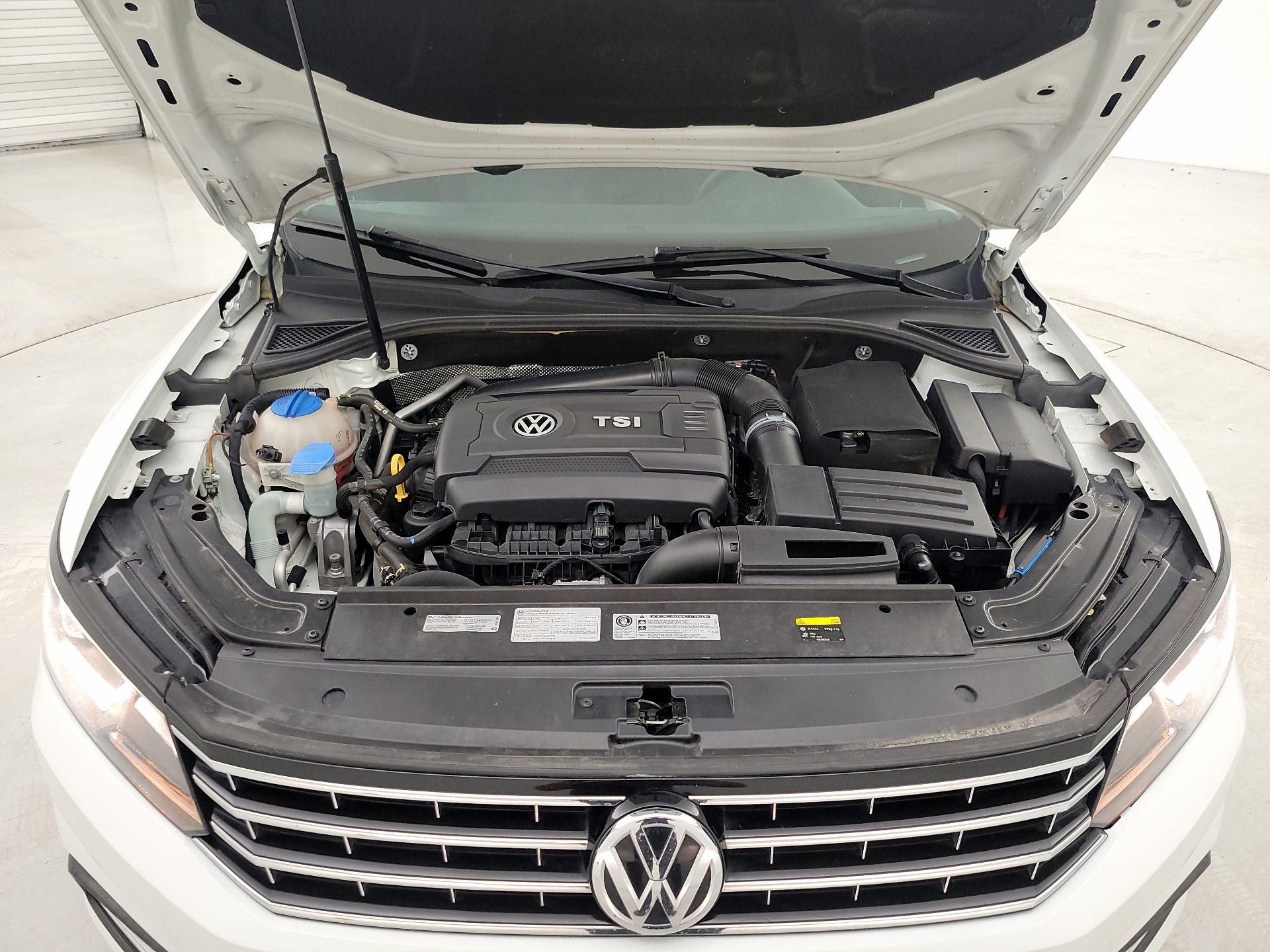 Thumbnail: 2016 Volkswagen Passat - 20