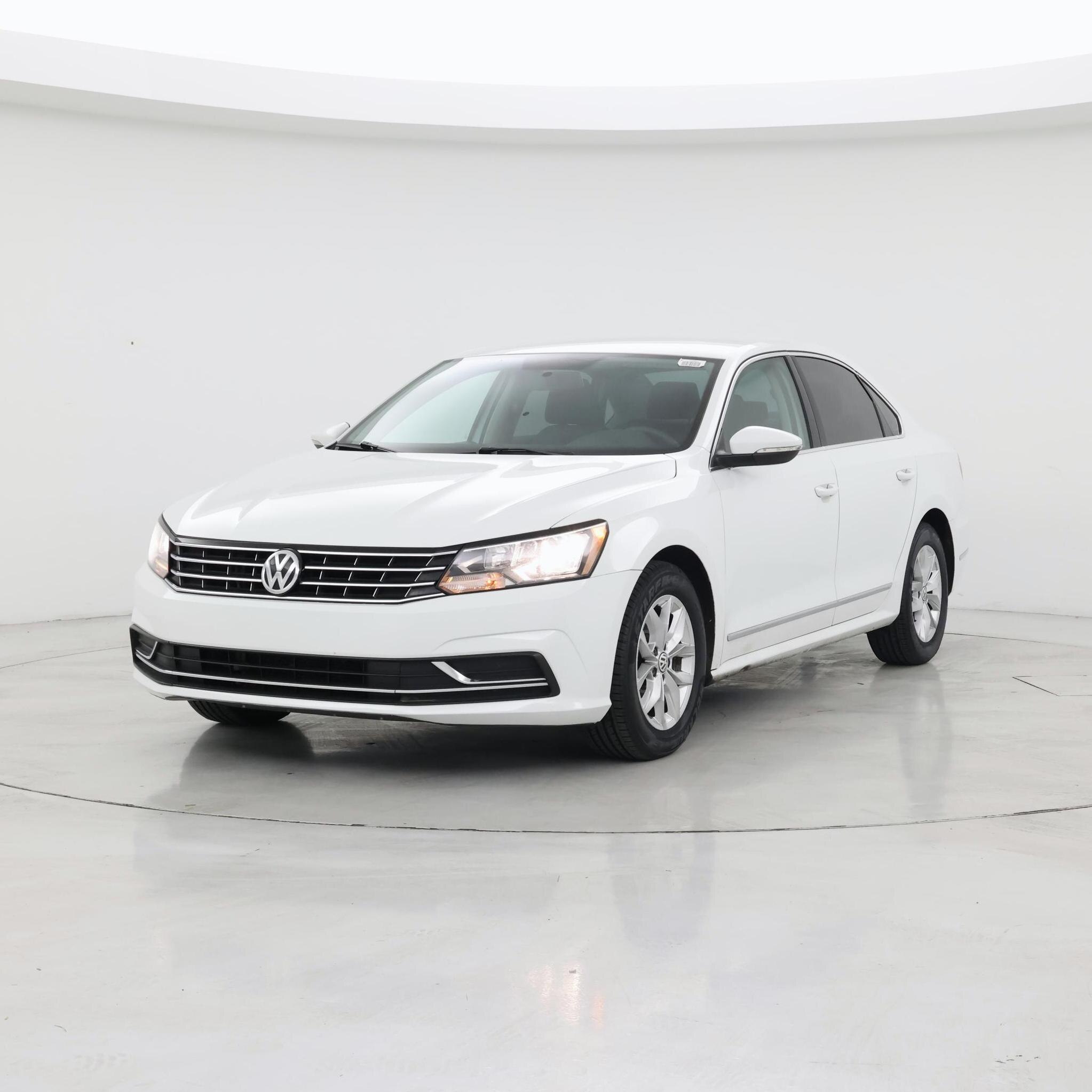Thumbnail: 2016 Volkswagen Passat - 4