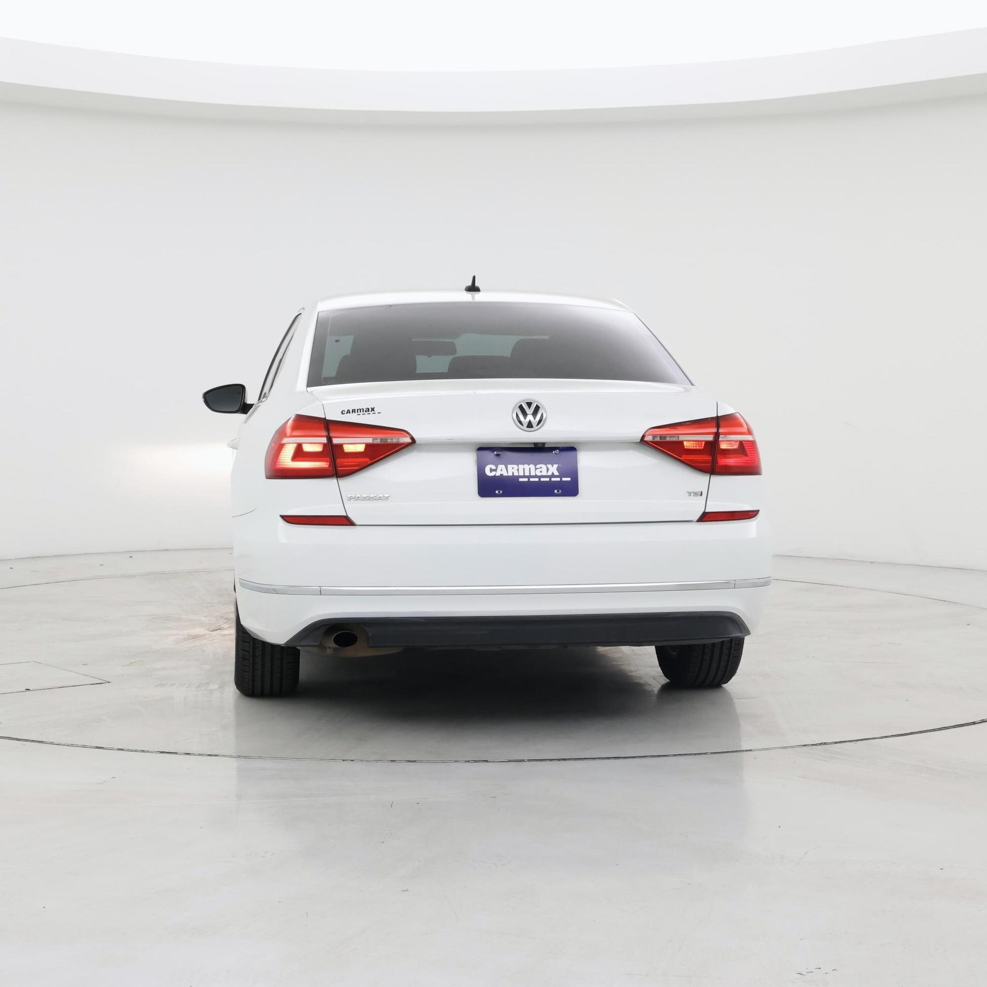 Thumbnail: 2016 Volkswagen Passat - 6