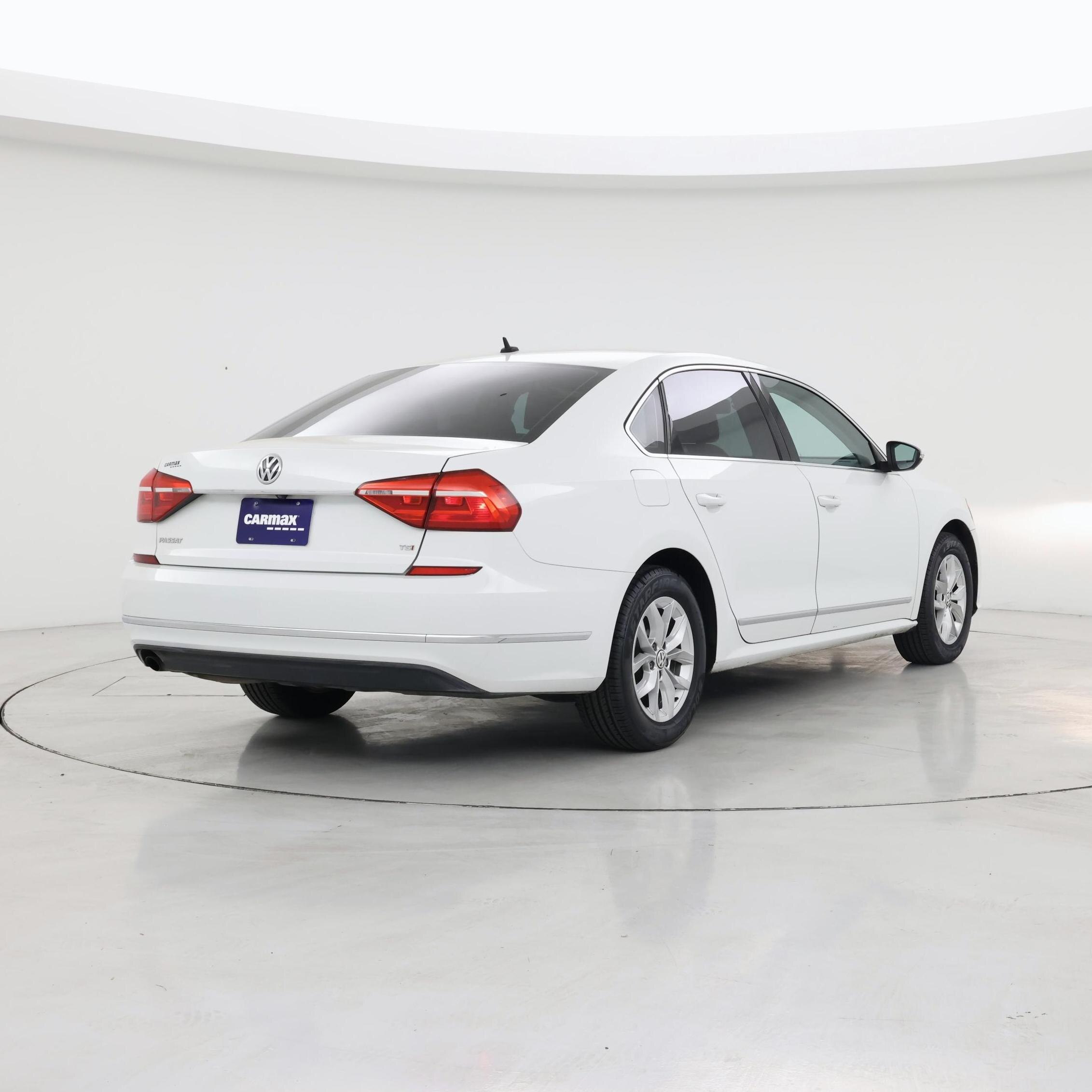 Thumbnail: 2016 Volkswagen Passat - 8
