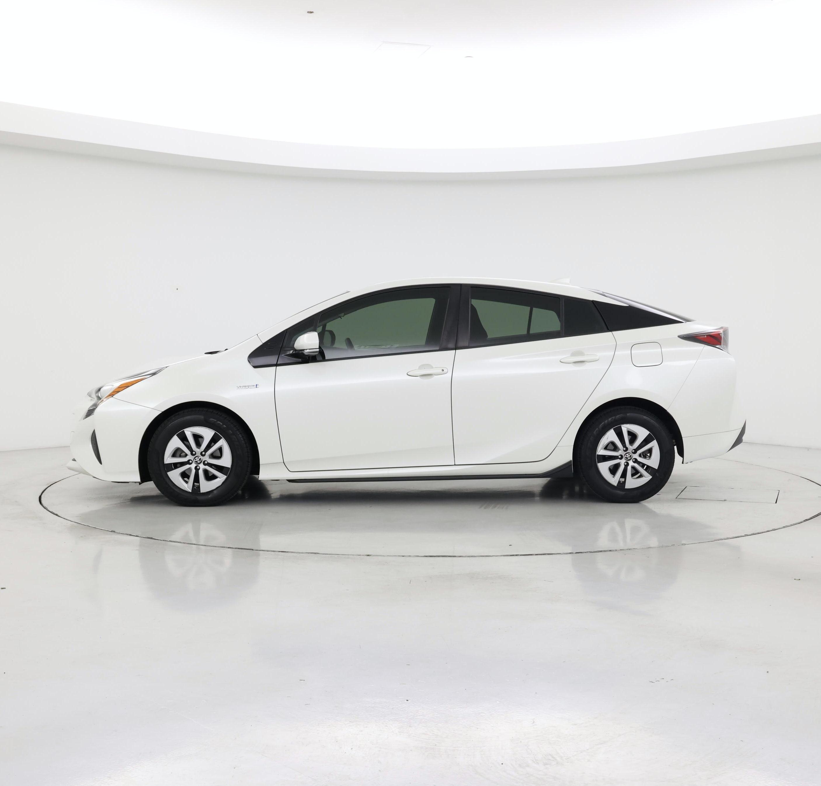 Thumbnail: 2017 Toyota Prius - 3