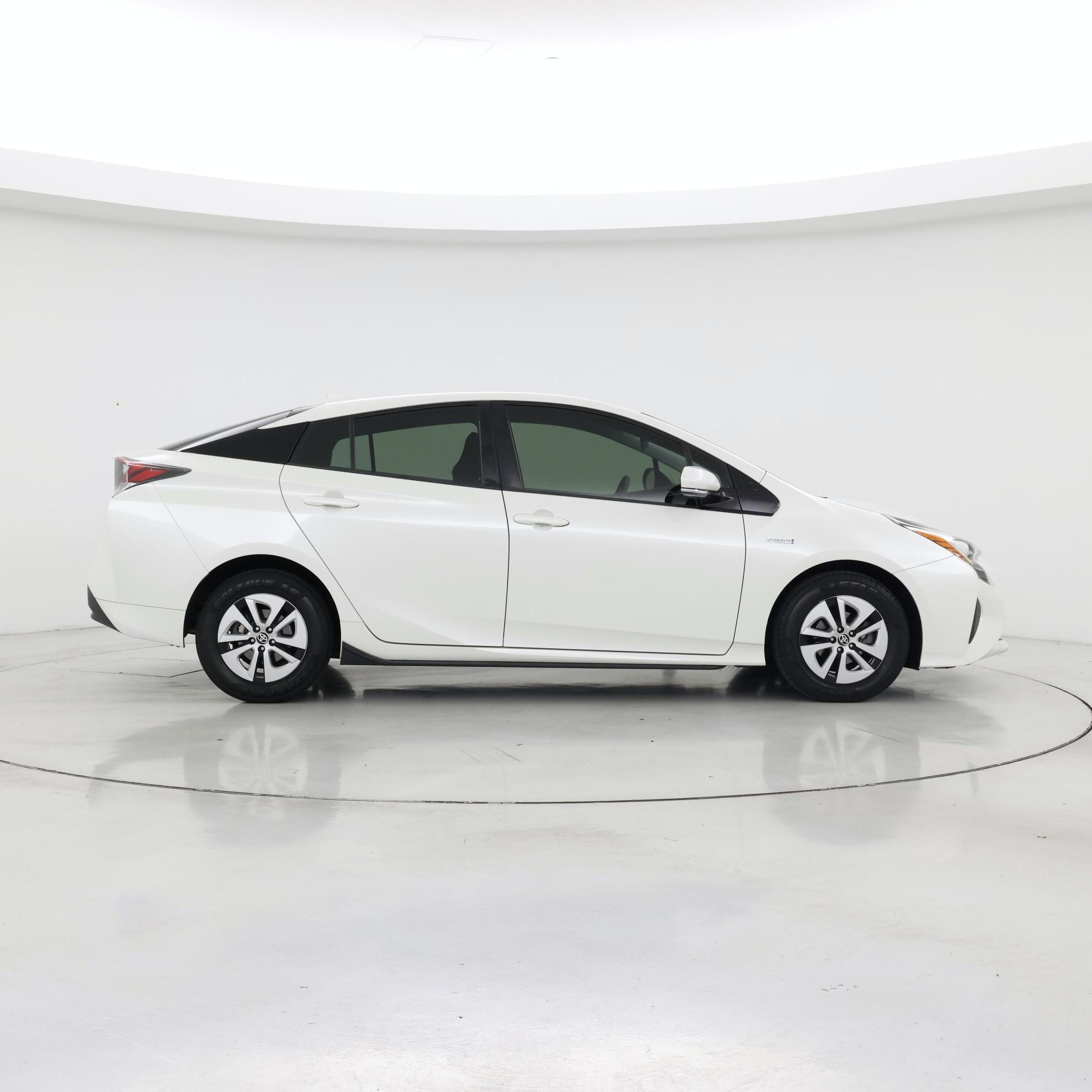 Thumbnail: 2017 Toyota Prius - 7