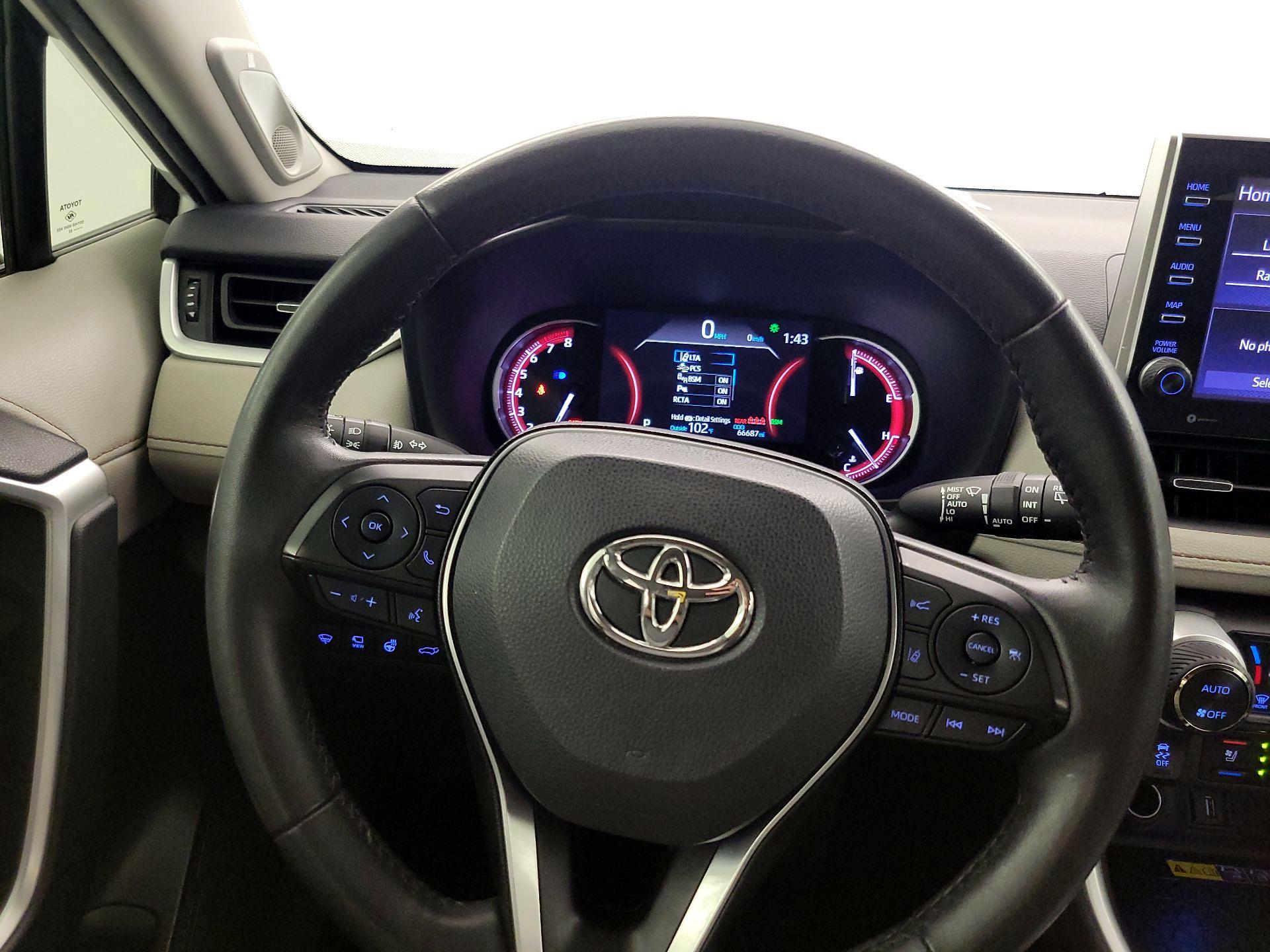 Thumbnail: 2022 Toyota RAV4 - 10