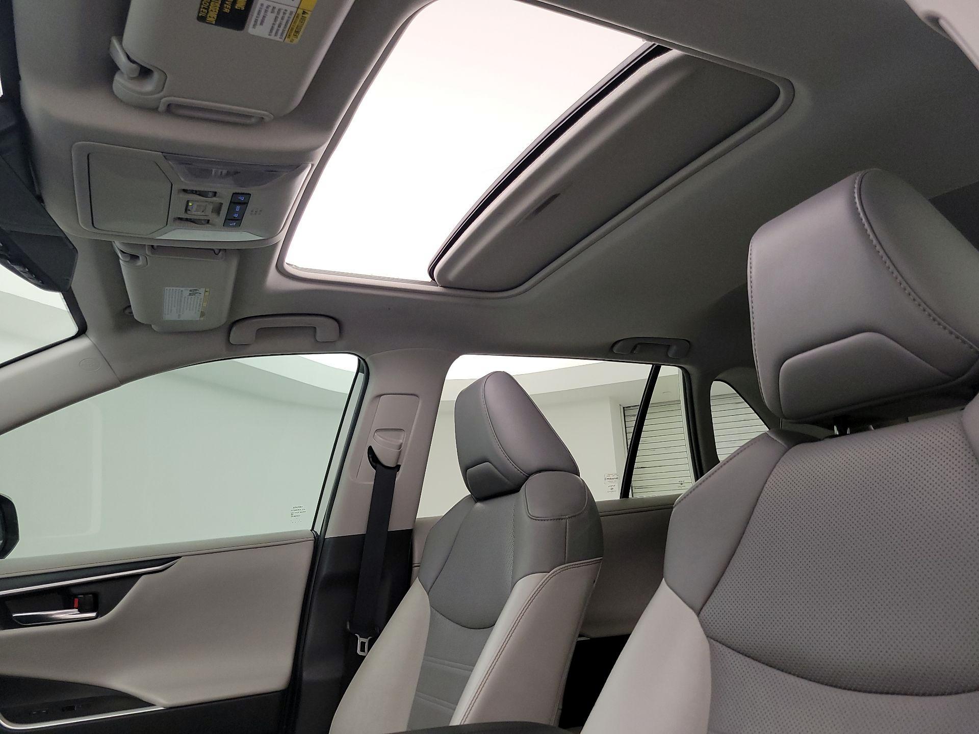 Thumbnail: 2022 Toyota RAV4 - 19