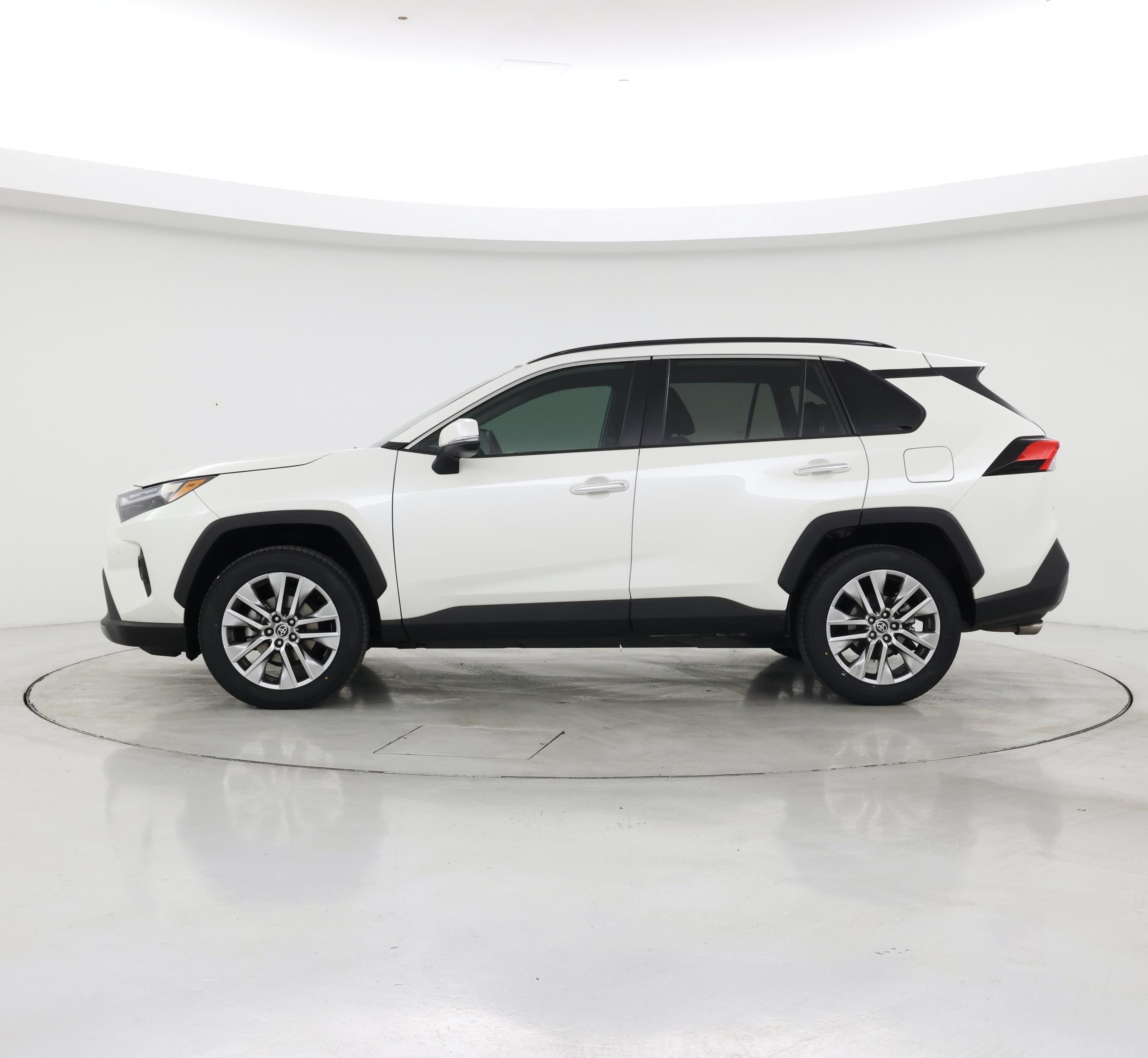 Thumbnail: 2022 Toyota RAV4 - 3
