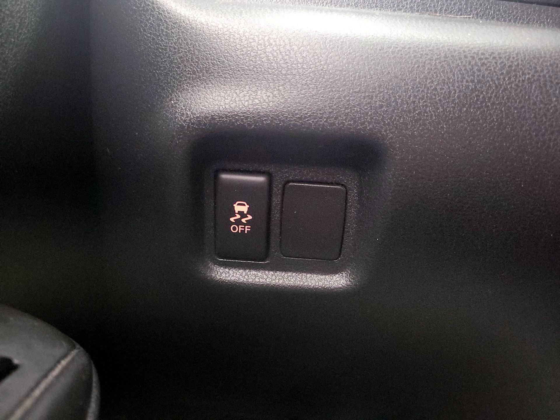 Thumbnail: 2015 Nissan Versa Note - 13