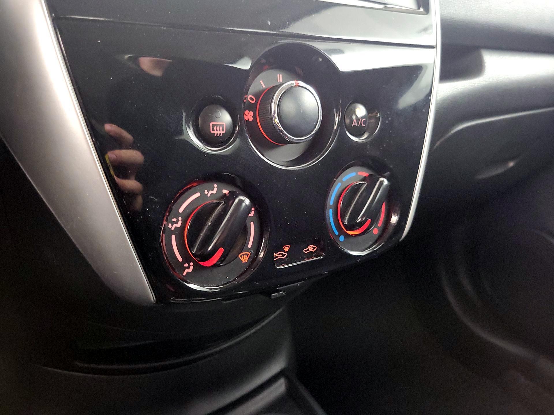 Thumbnail: 2015 Nissan Versa Note - 15