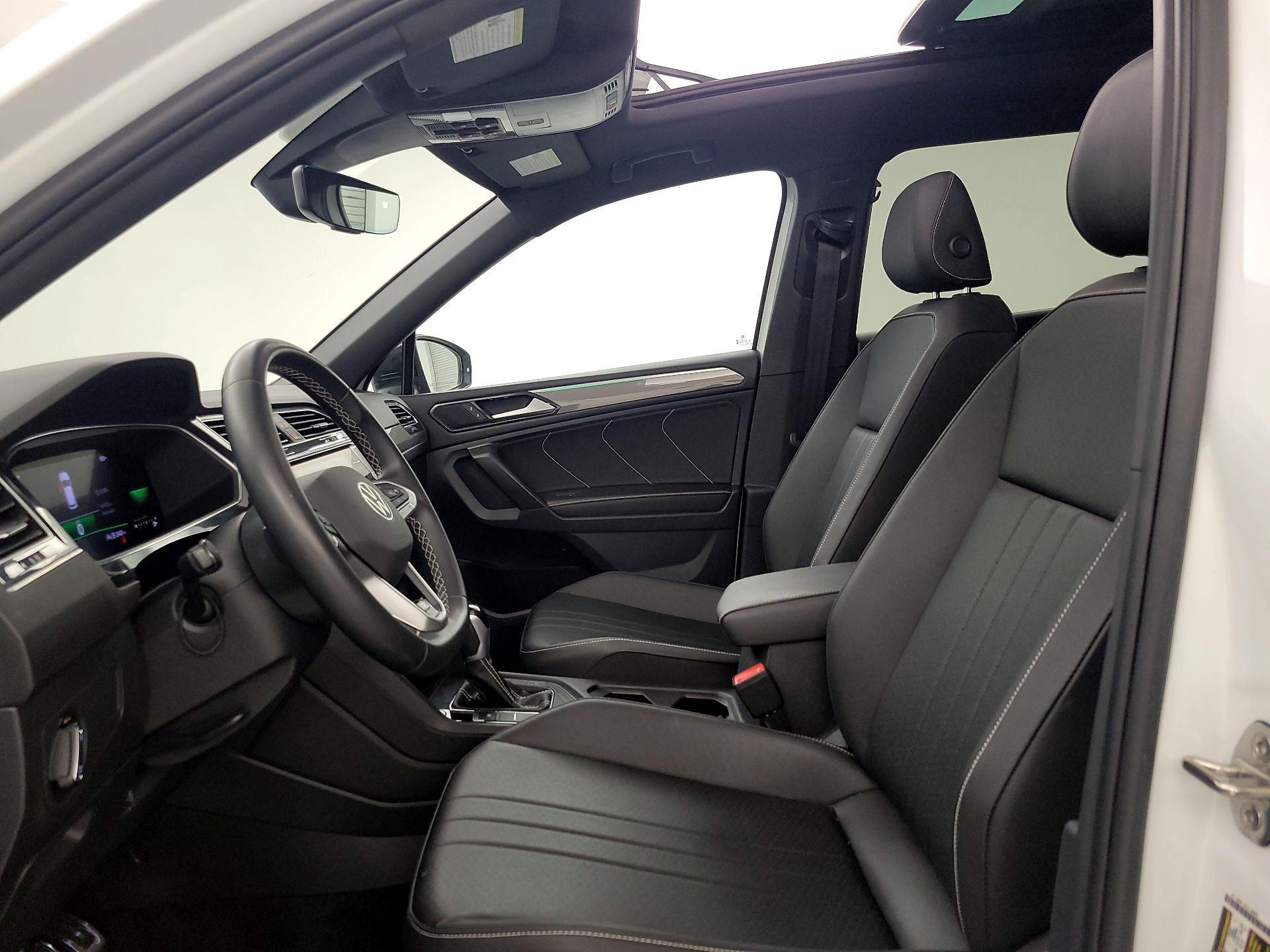 Thumbnail: 2023 Volkswagen Tiguan - 11