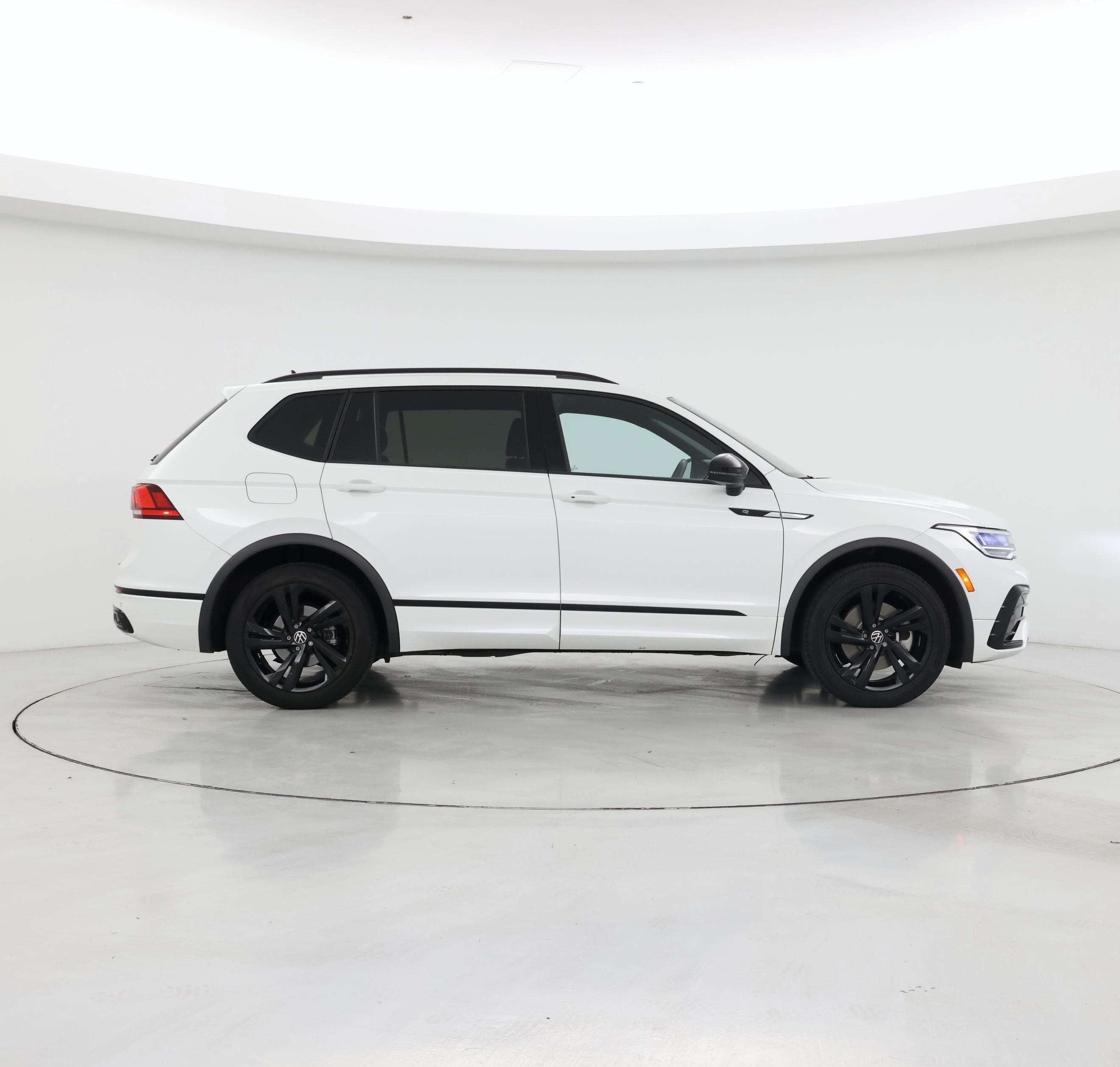 Thumbnail: 2023 Volkswagen Tiguan - 7