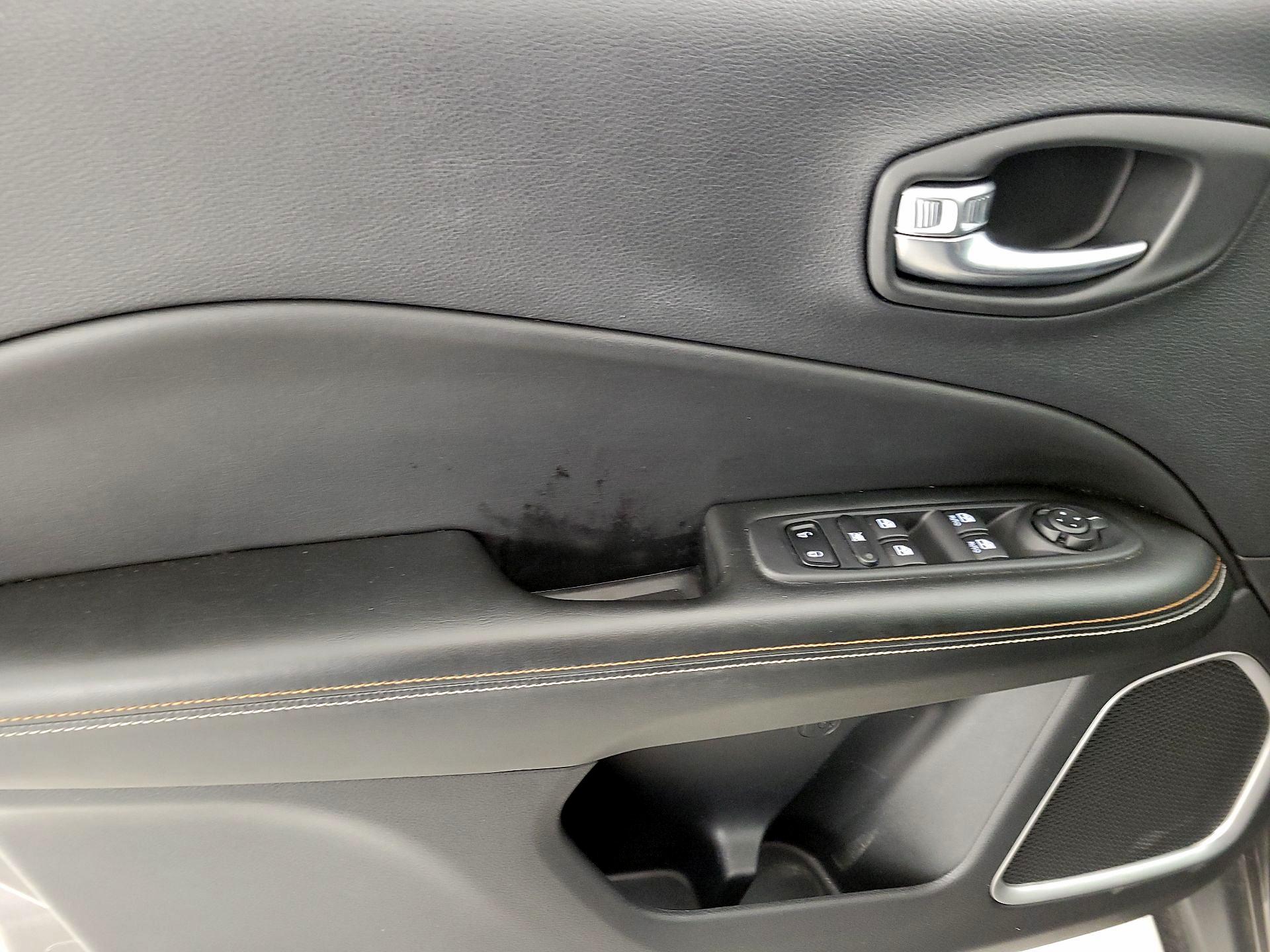 Thumbnail: 2020 Jeep Compass - 12