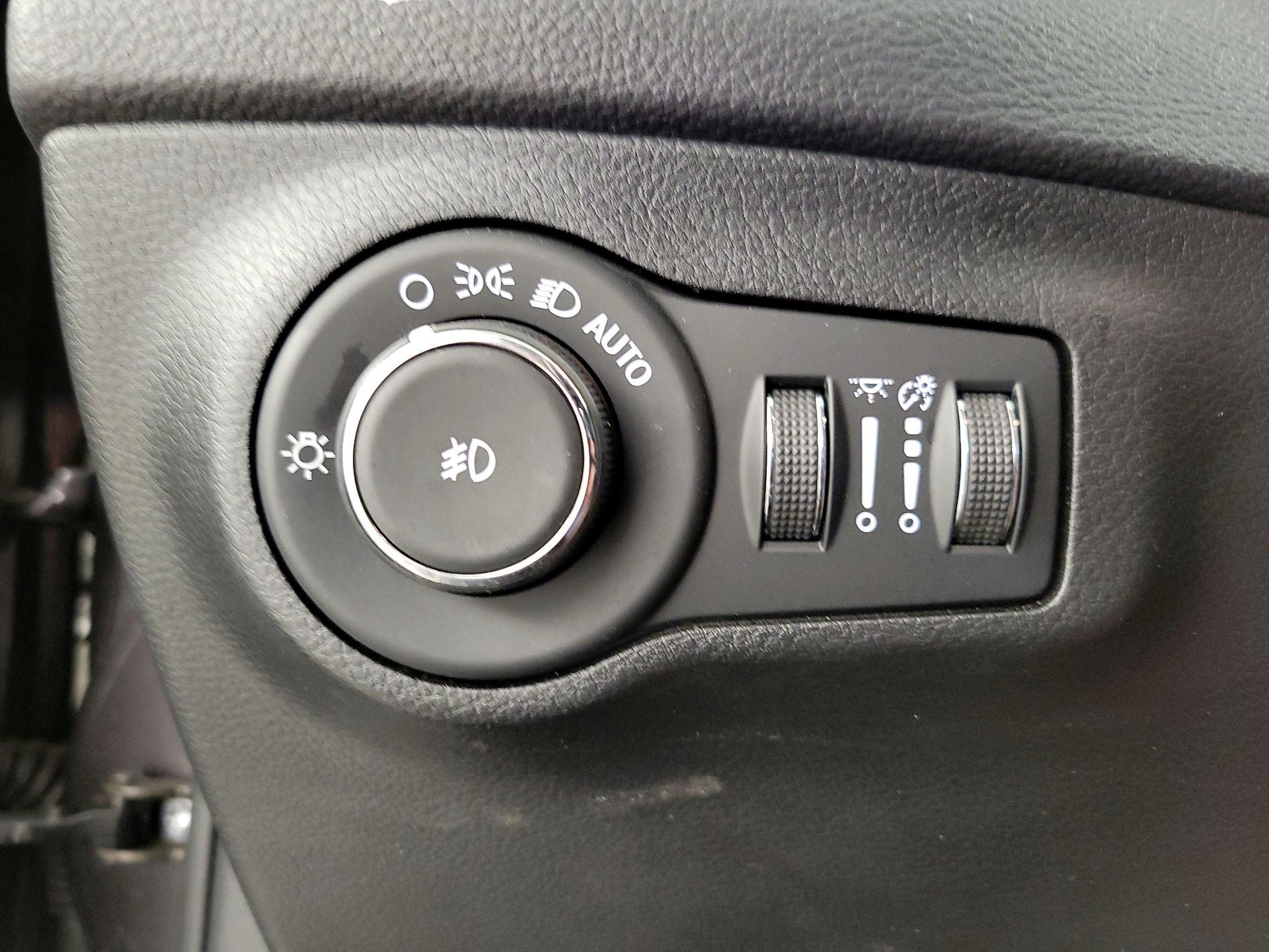 Thumbnail: 2020 Jeep Compass - 13
